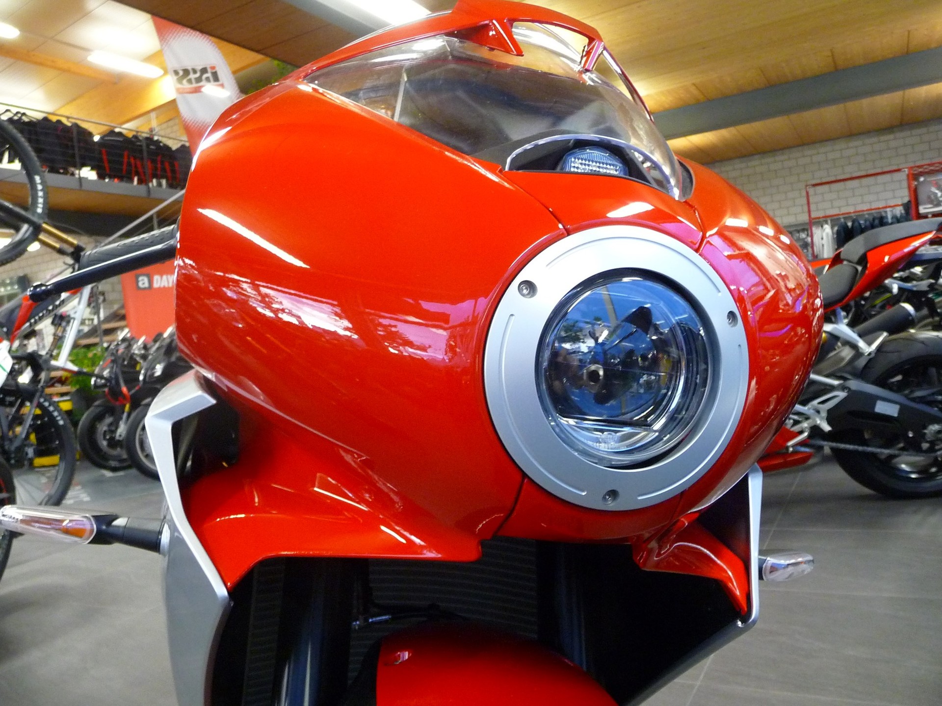 MV AGUSTA SUPERVELOCE 800-showroom-element-2