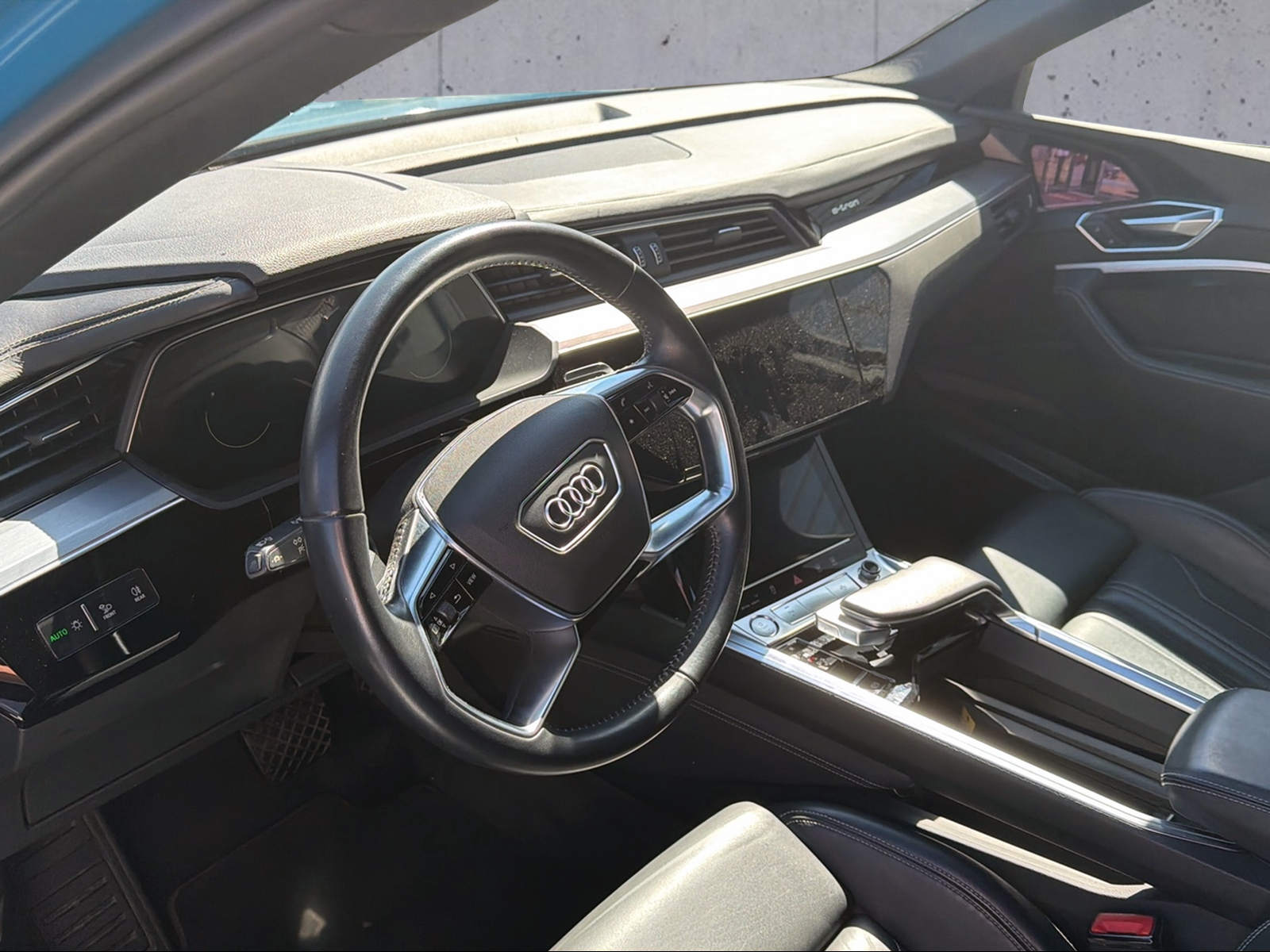 AUDI e-tron 55 Advanced quattro-image-2
