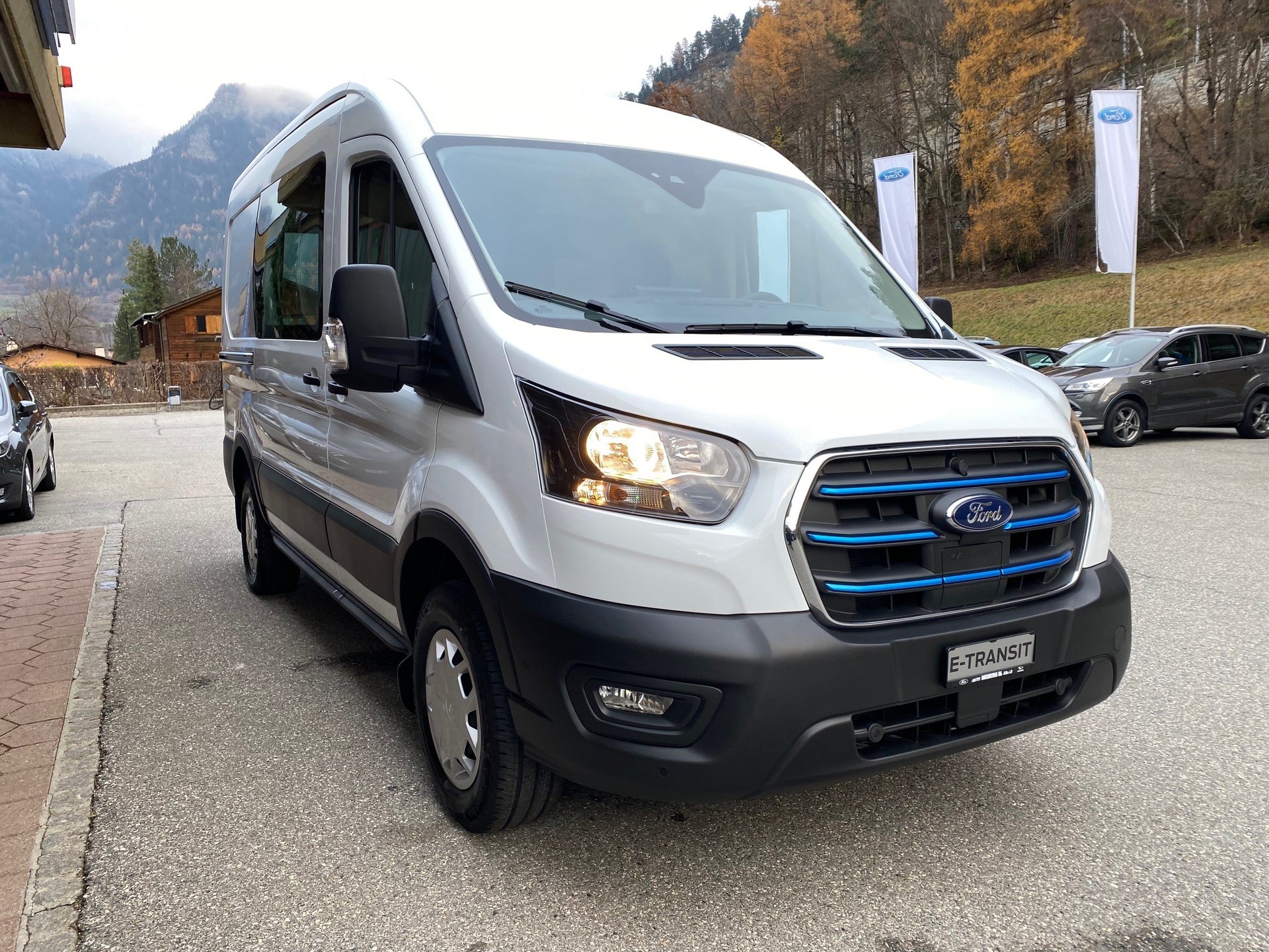 FORD E-Transit Van 350 L2 Trend RWD-image-2