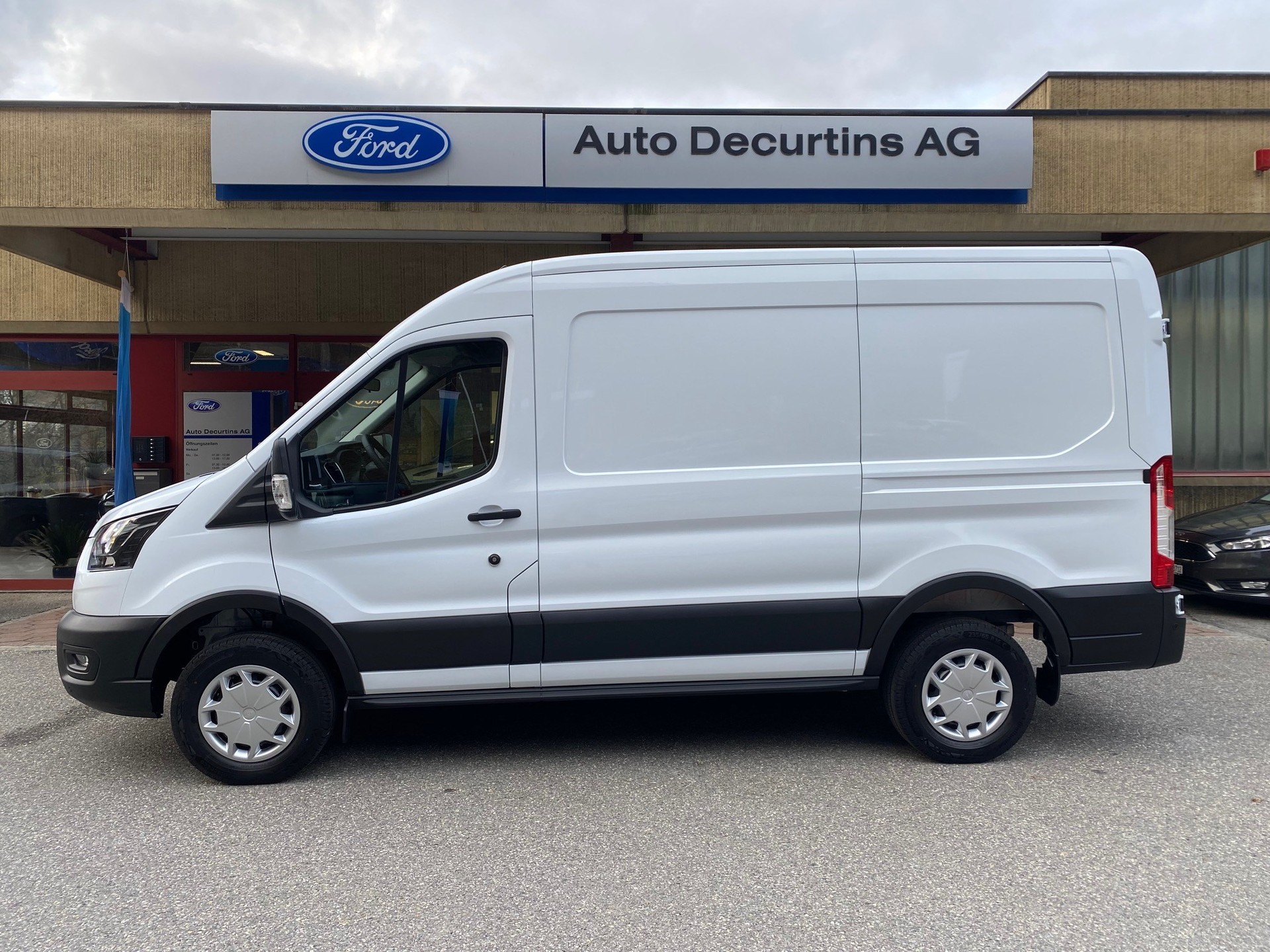 FORD E-Transit Van 350 L2 Trend RWD-image-0