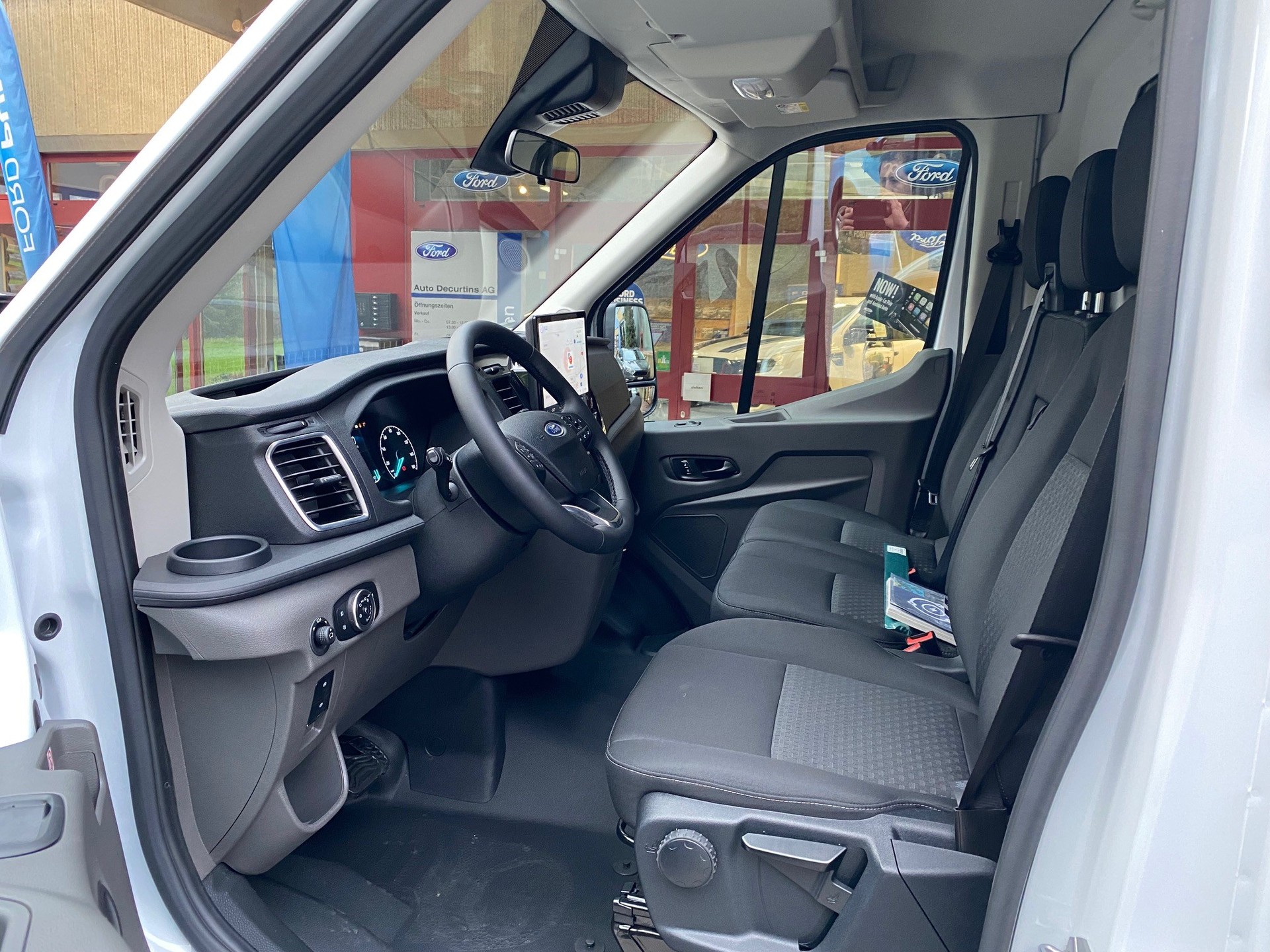 FORD E-Transit Van 350 L2 Trend RWD-image-9