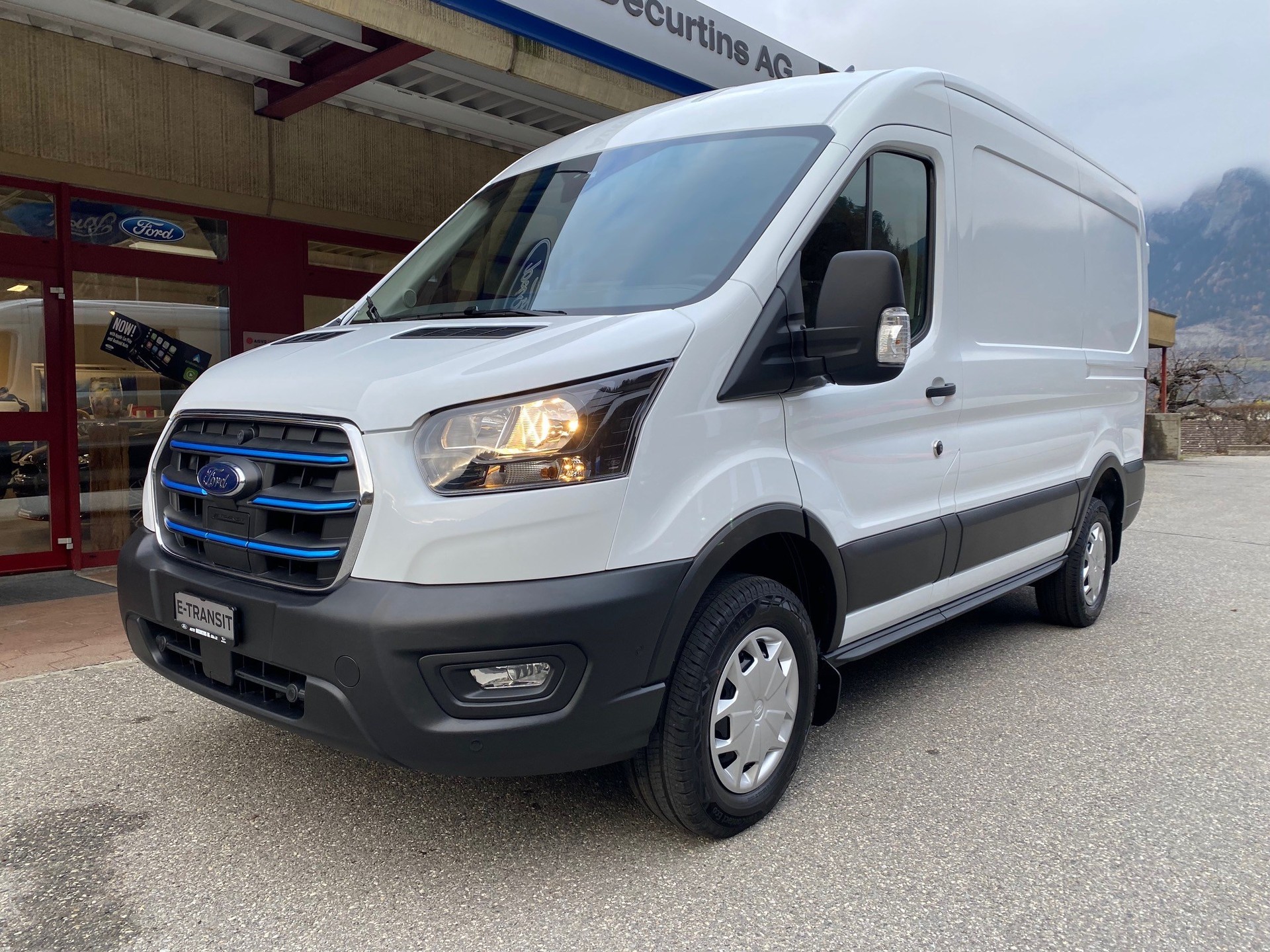 FORD E-Transit Van 350 L2 Trend RWD-image-1
