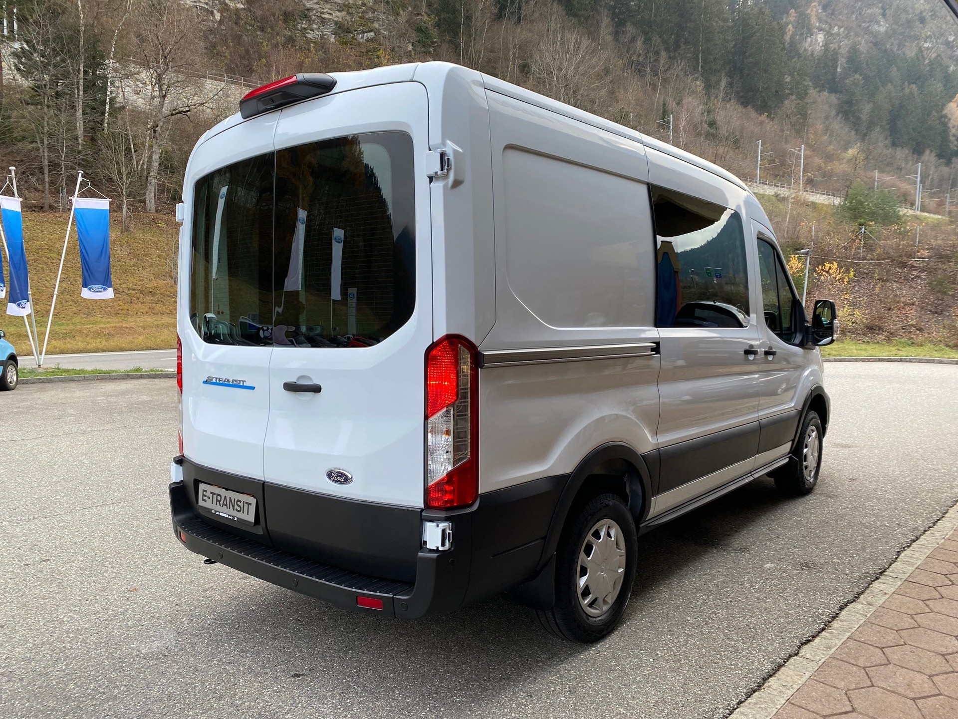 FORD E-Transit Van 350 L2 Trend RWD-image-3
