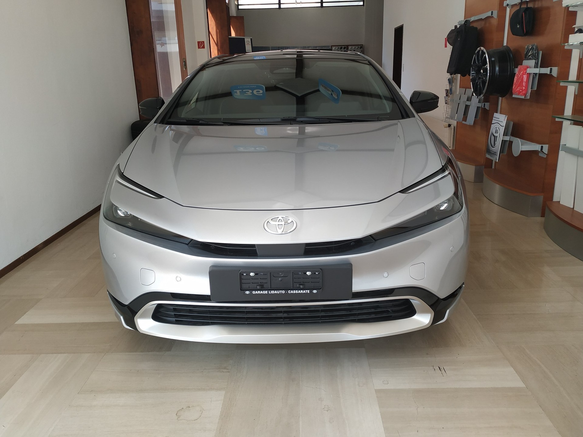 TOYOTA Prius 2.0 VVT-i Plug-in Hybrid Style-image-1