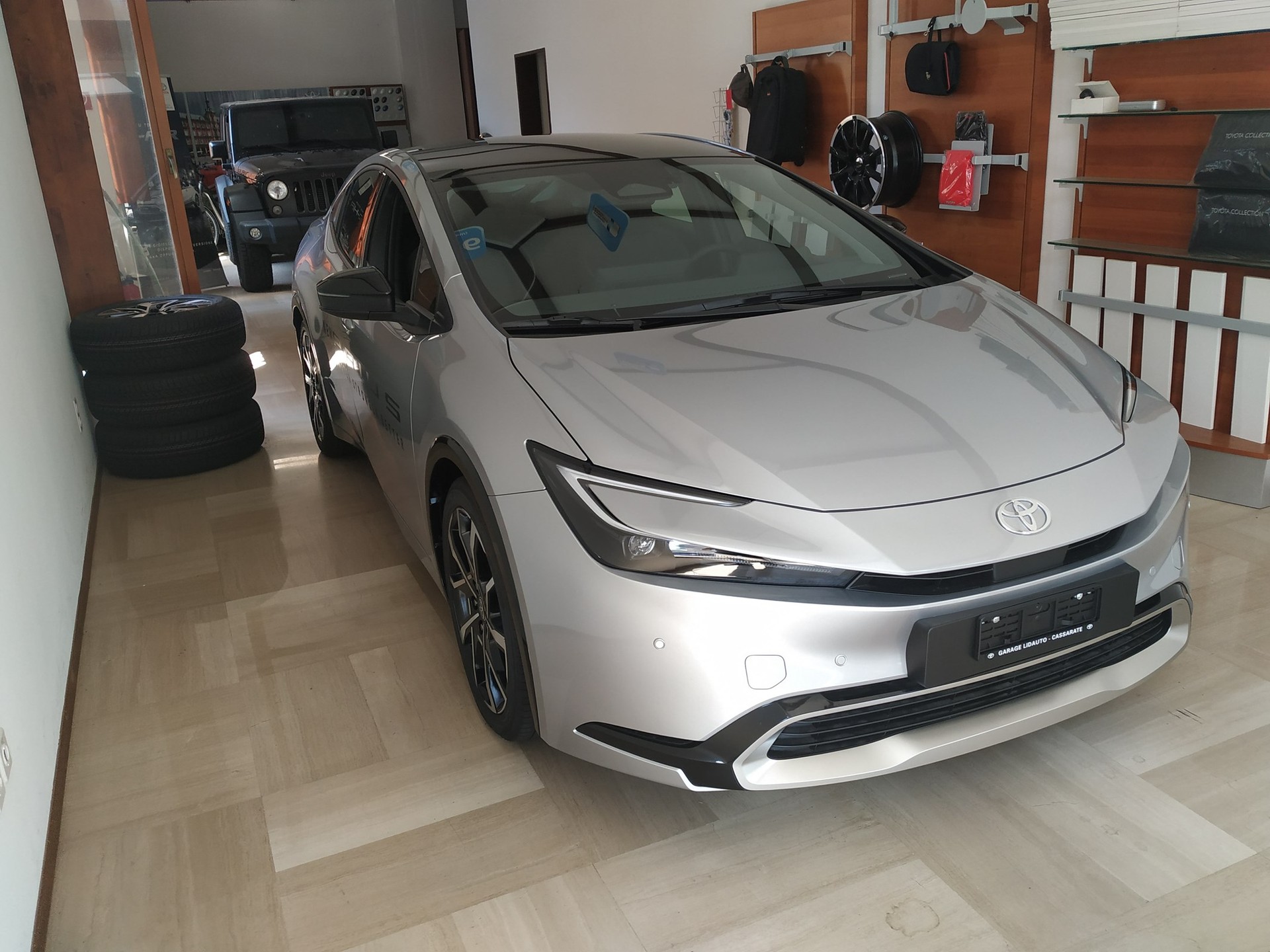 TOYOTA Prius 2.0 VVT-i Plug-in Hybrid Style-image-2