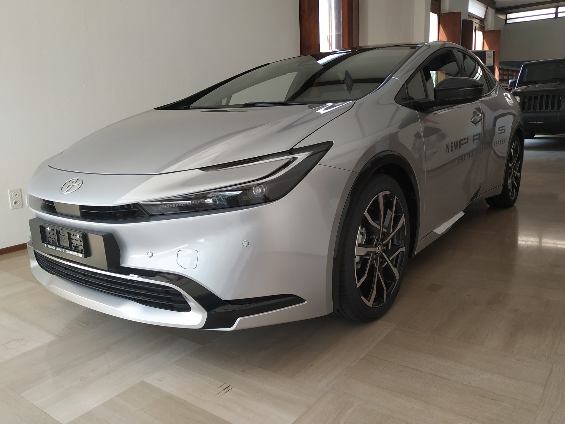 TOYOTA Prius 2.0 VVT-i Plug-in Hybrid Style-image-4