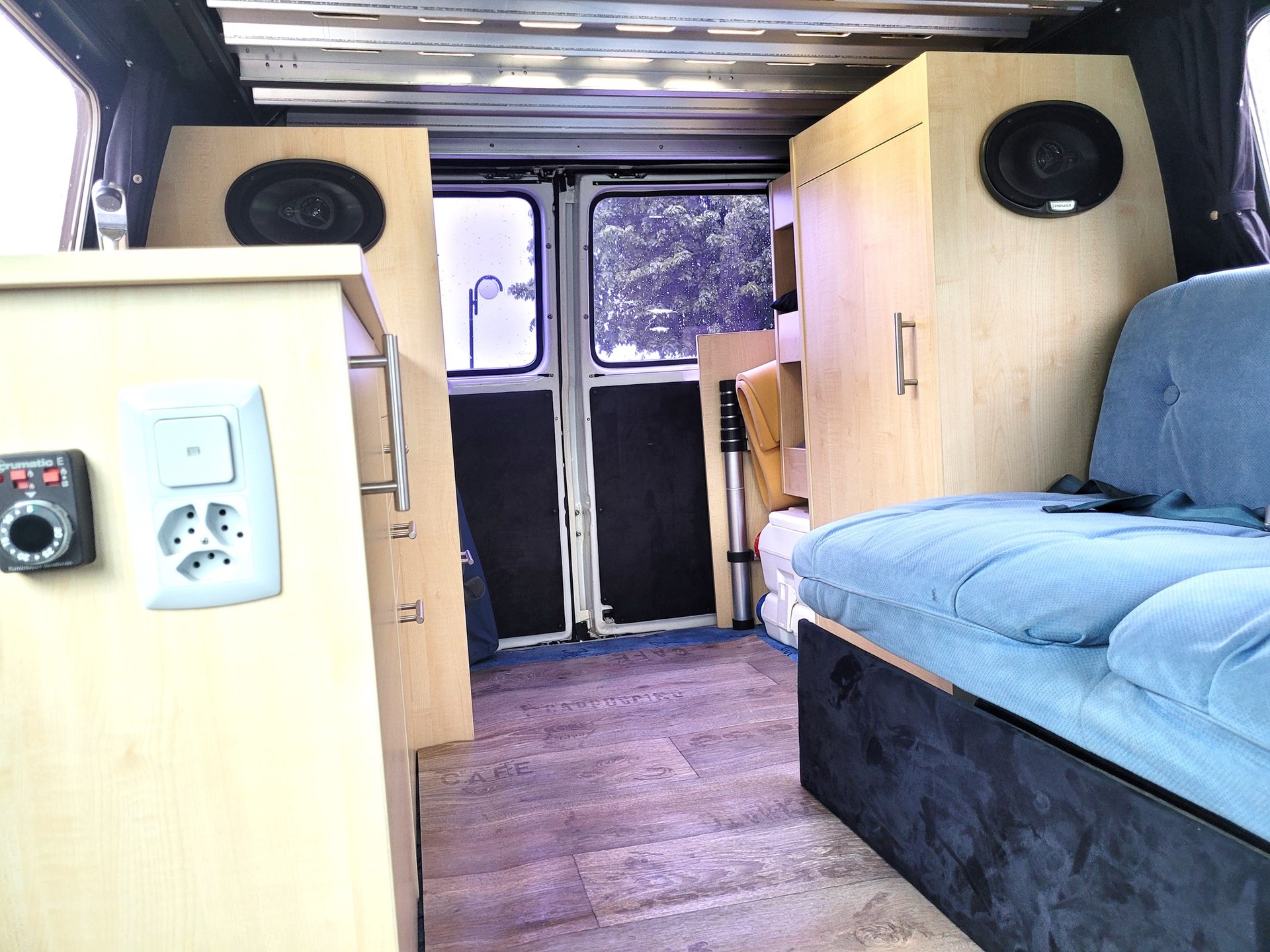 CHEVROLET G-Van Chevy G-20 5.0L V8 Contempo-image-14