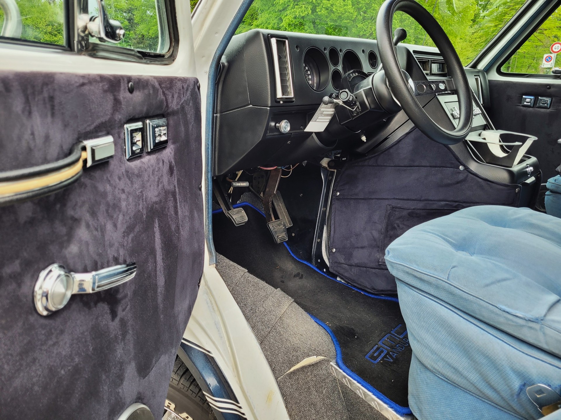 CHEVROLET G-Van Chevy G-20 5.0L V8 Contempo-image-19