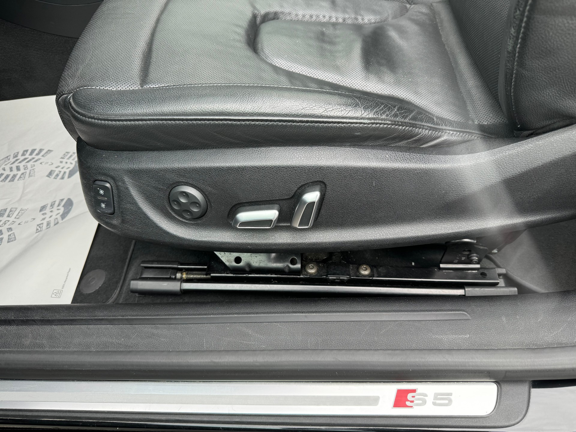AUDI S5 Cabrio 3.0 TFSI quattro S-tronic-image-13
