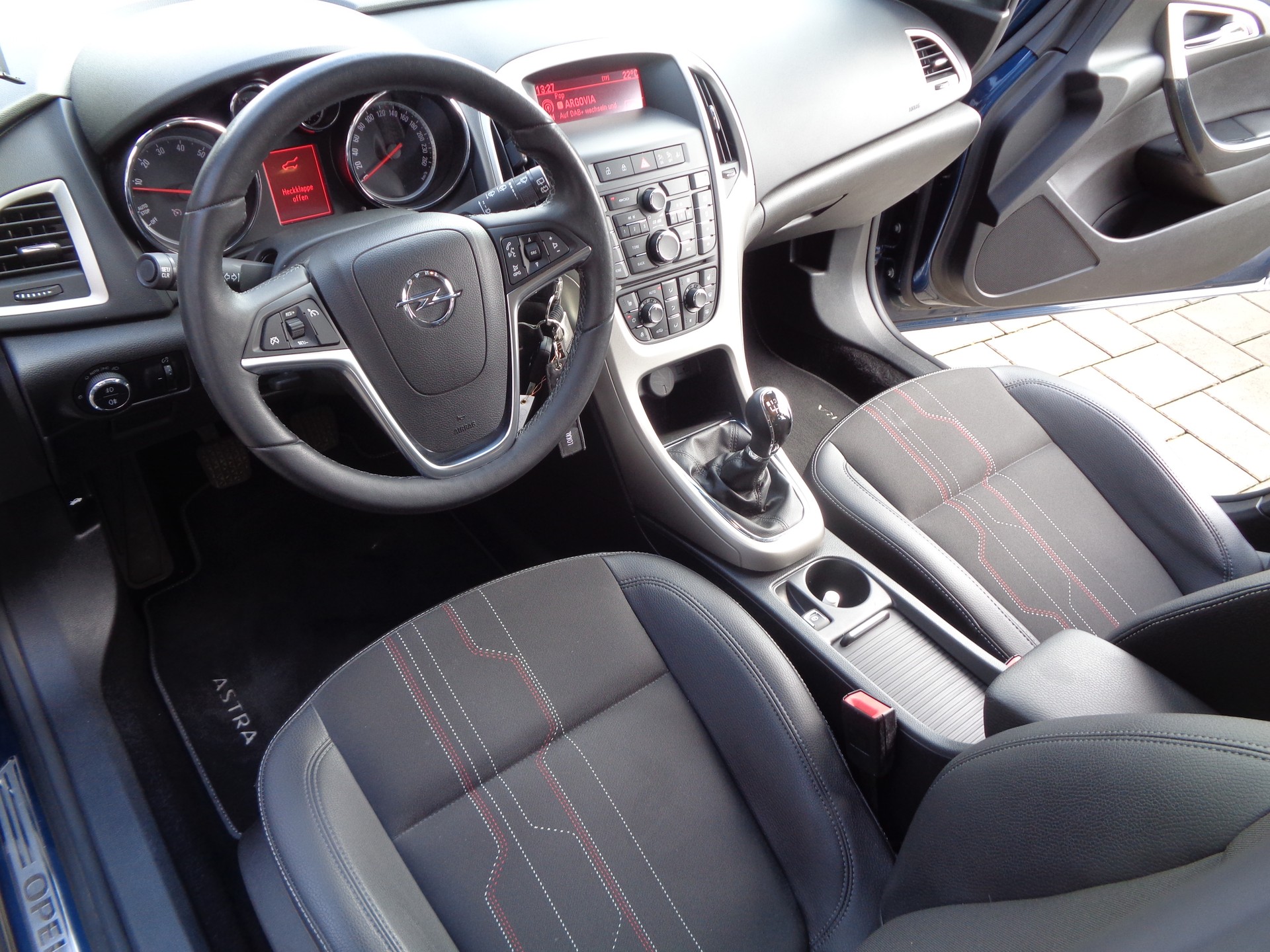 OPEL Astra 1.4i 16V Turbo Anniversary Edition-image-6