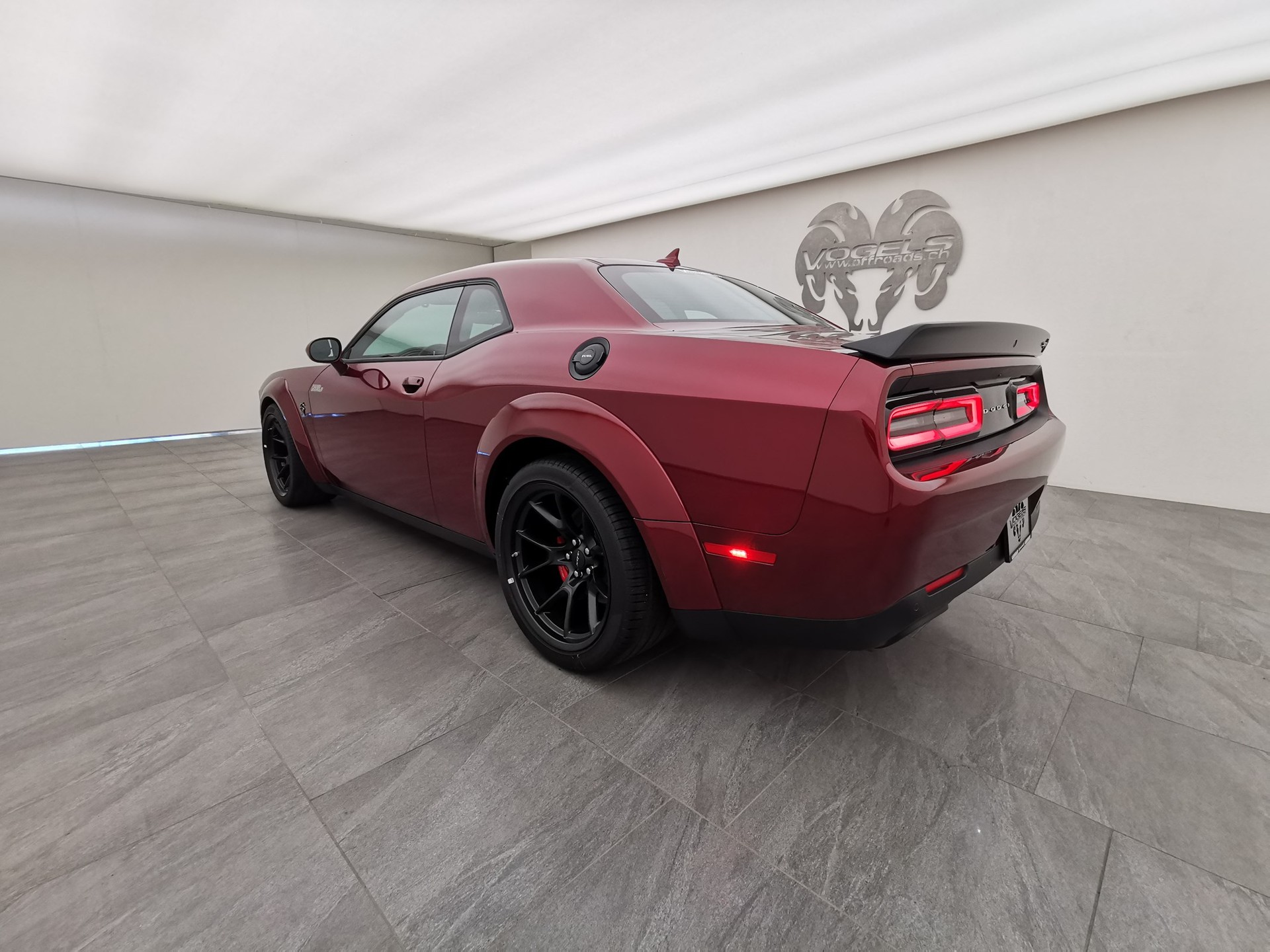 DODGE Challenger SRT Hellcat Redeye Widebody-image-5