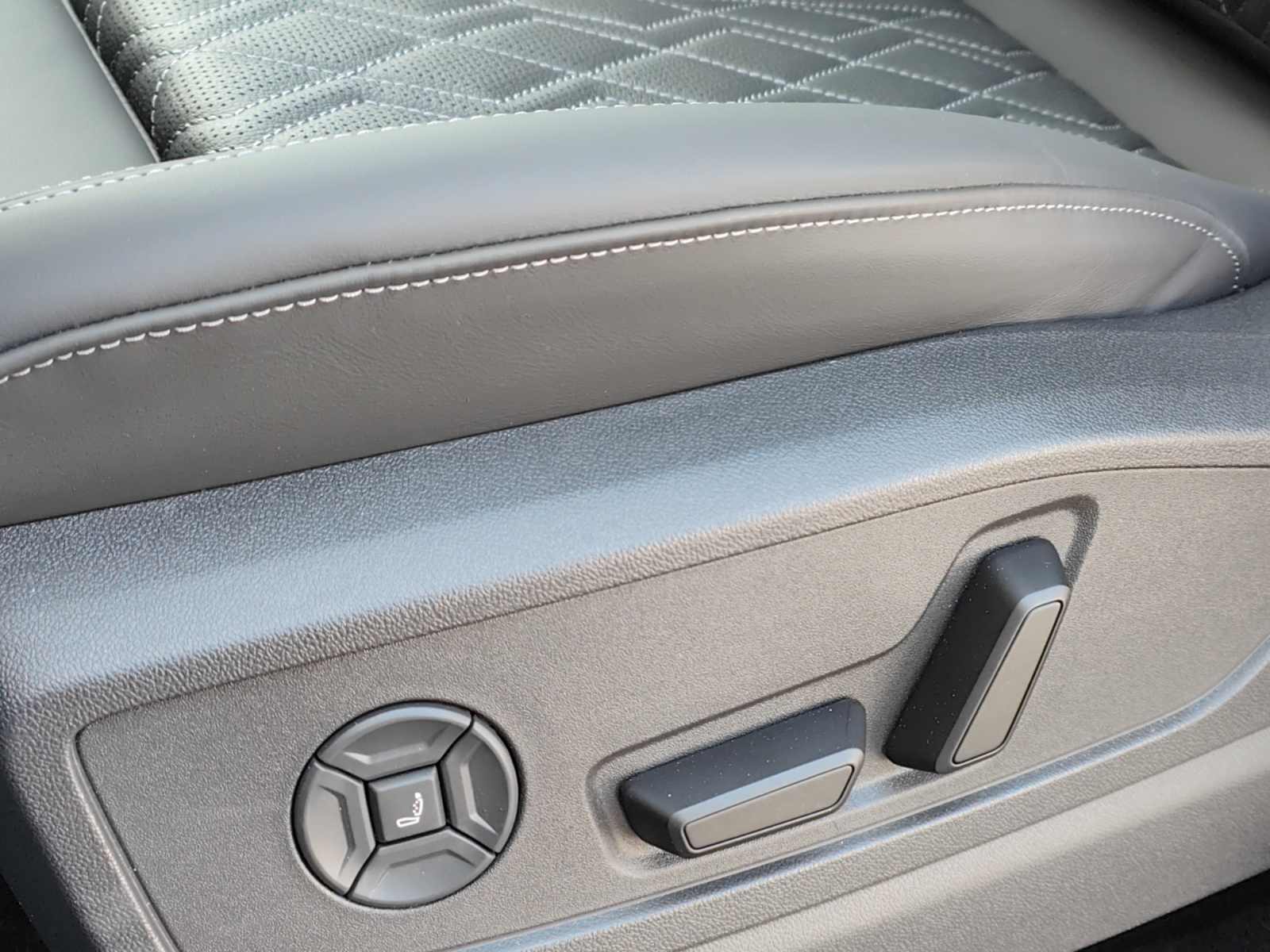 AUDI SQ5 TFSI quattro S-tronic-image-15
