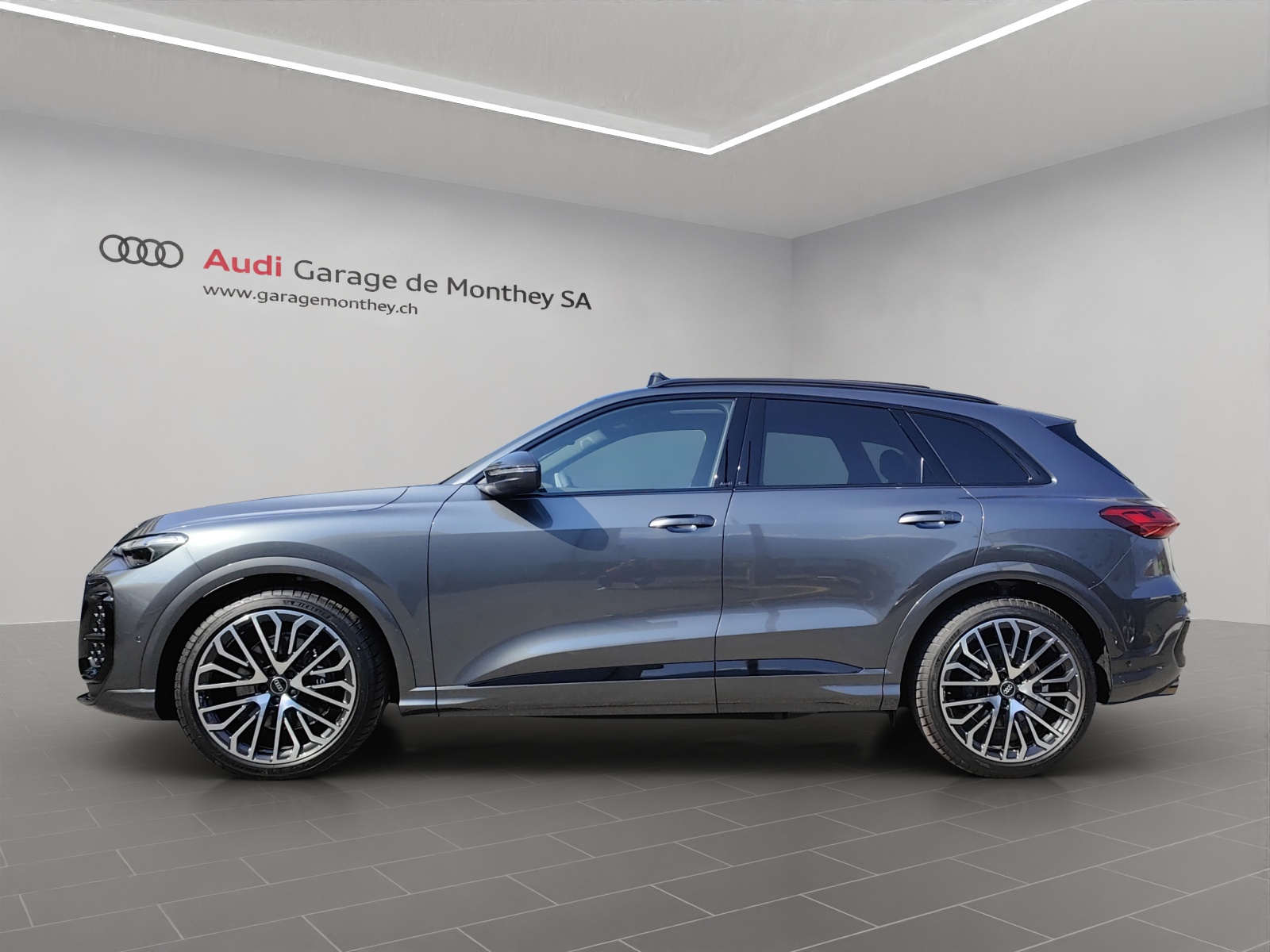 AUDI SQ5 TFSI quattro S-tronic-image-1