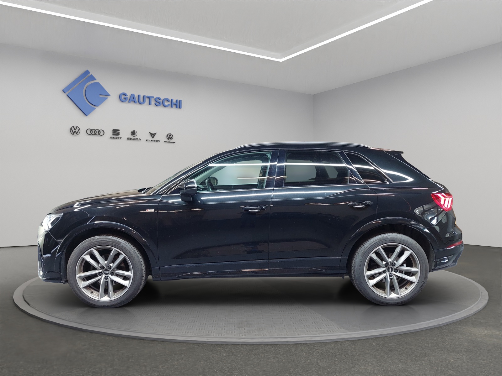 AUDI Q3 35 TDI S line quattro S-tronic-image-1