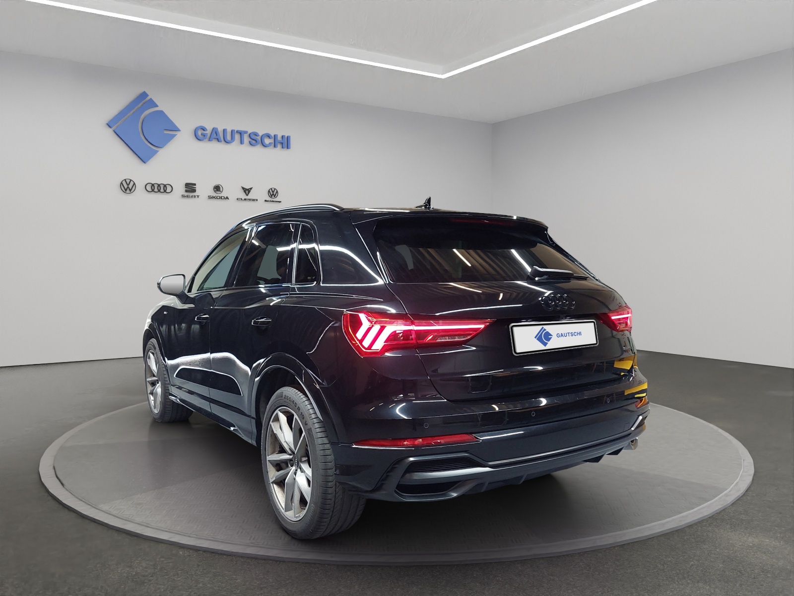AUDI Q3 35 TDI S line quattro S-tronic-image-2