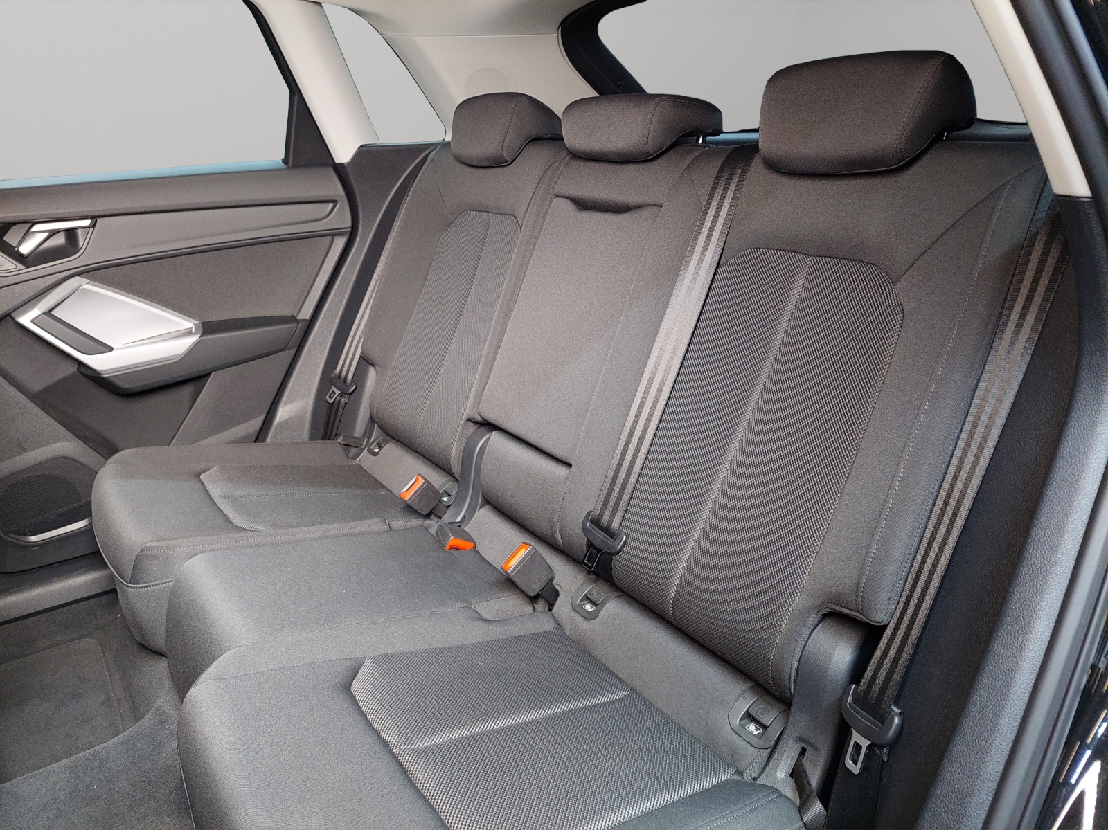 AUDI Q3 35 TDI S line quattro S-tronic-image-7