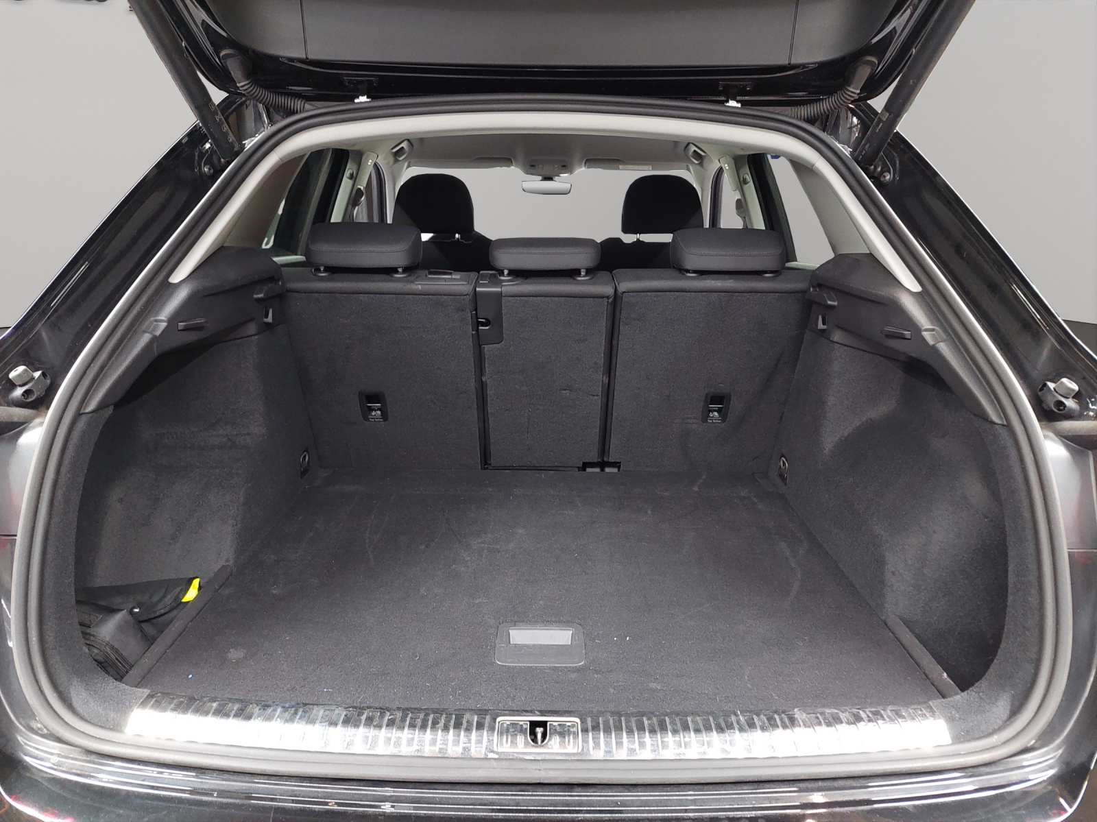 AUDI Q3 35 TDI S line quattro S-tronic-image-10