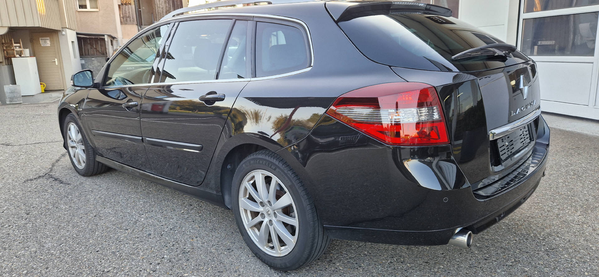 RENAULT Laguna Grandtour 2.0 dCi 173 Bose Edition-image-11