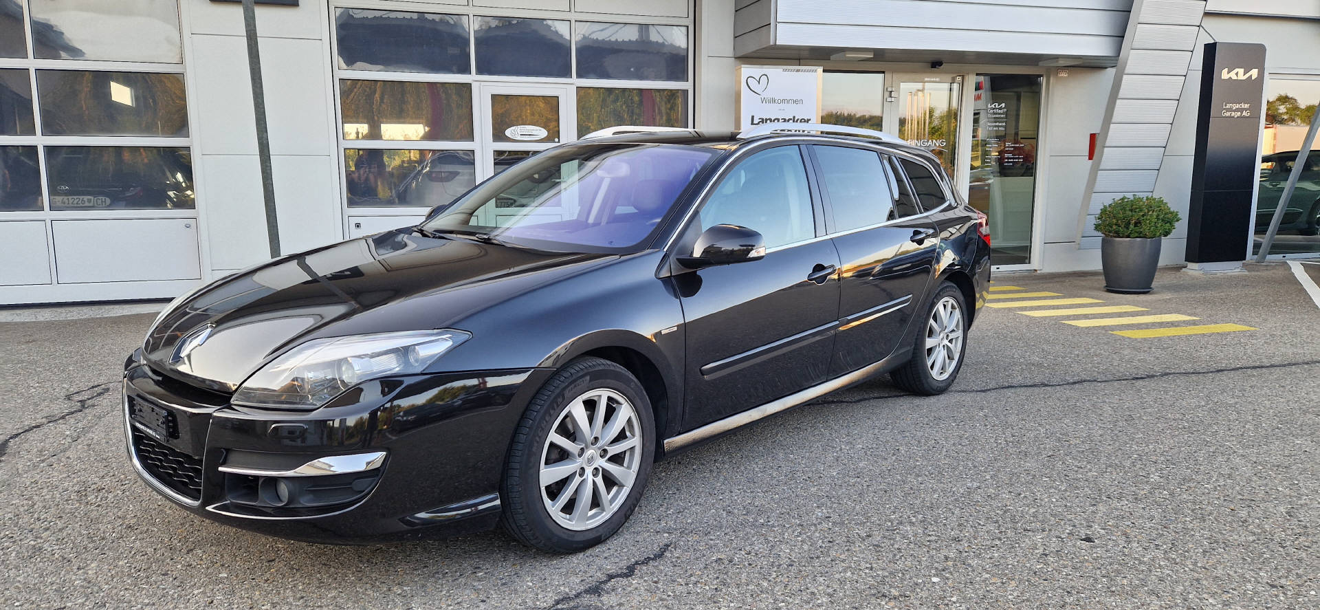 RENAULT Laguna Grandtour 2.0 dCi 173 Bose Edition-image-1