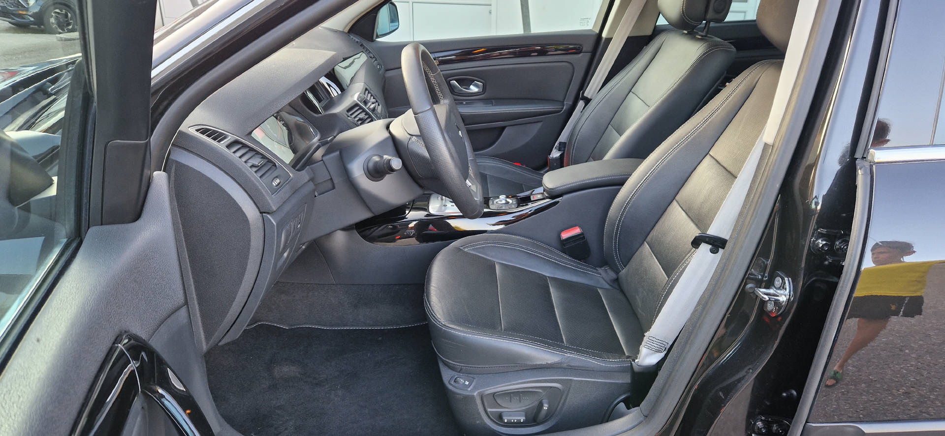 RENAULT Laguna Grandtour 2.0 dCi 173 Bose Edition-image-3