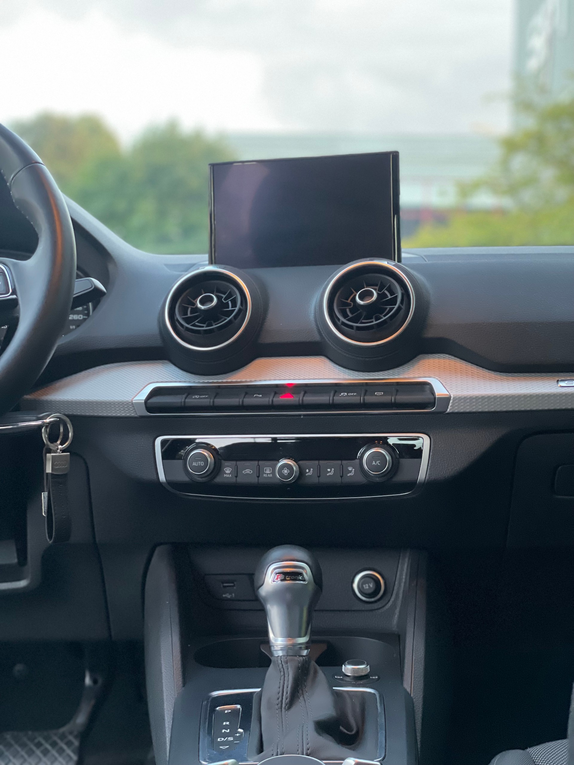 AUDI Q2 35 TDI Attraction quattro S-tronic-image-10