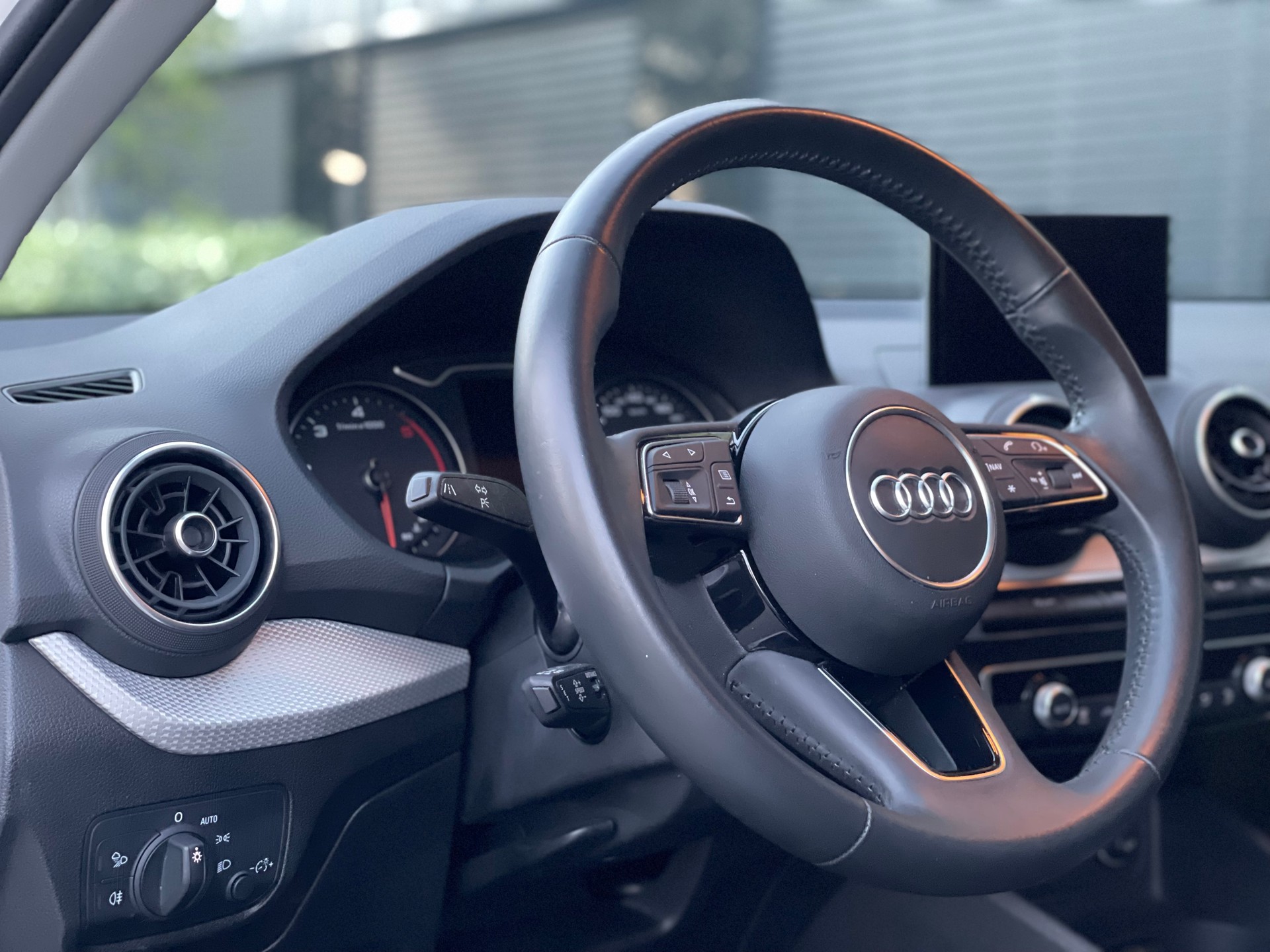AUDI Q2 35 TDI Attraction quattro S-tronic-image-11