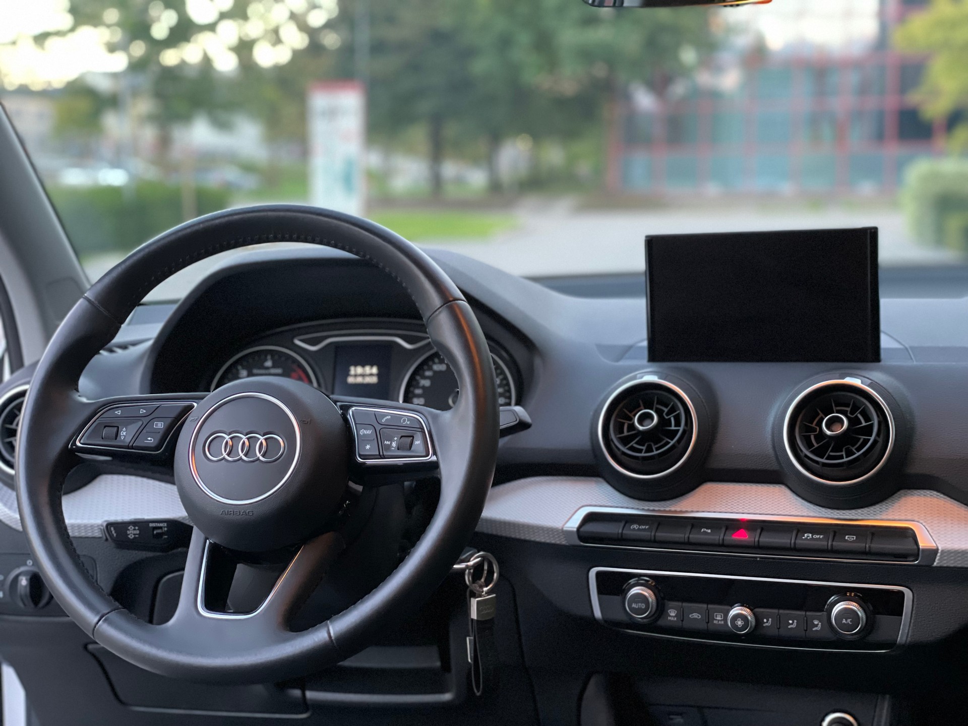 AUDI Q2 35 TDI Attraction quattro S-tronic-image-8