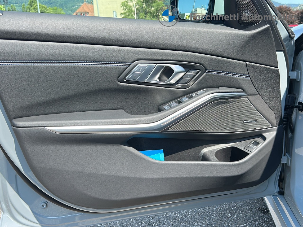 BMW 330i xDrive Steptronic M Sport Pro-image-10