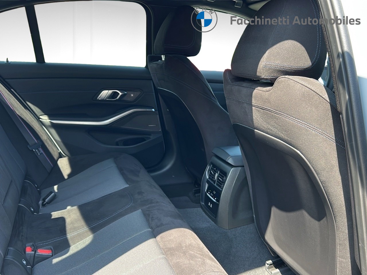 BMW 330i xDrive Steptronic M Sport Pro-image-11