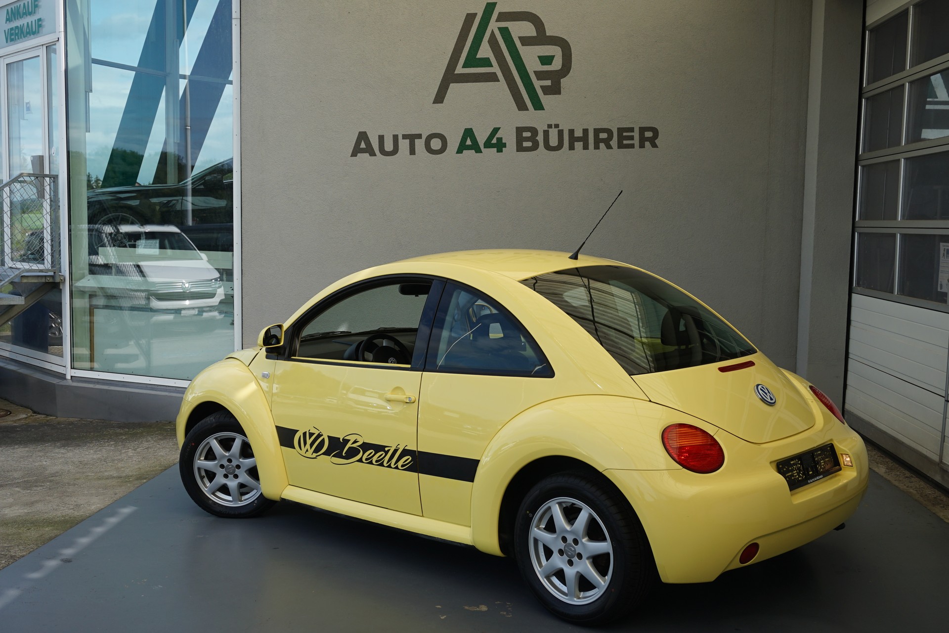 VW Beetle 2.0 Coupé 5-Gang-image-4