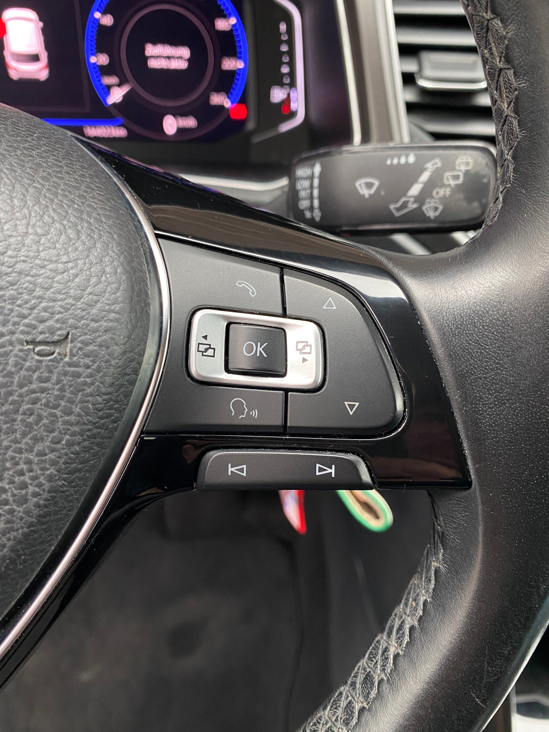 VW T-Roc 1.0 TSI Advance-image-12