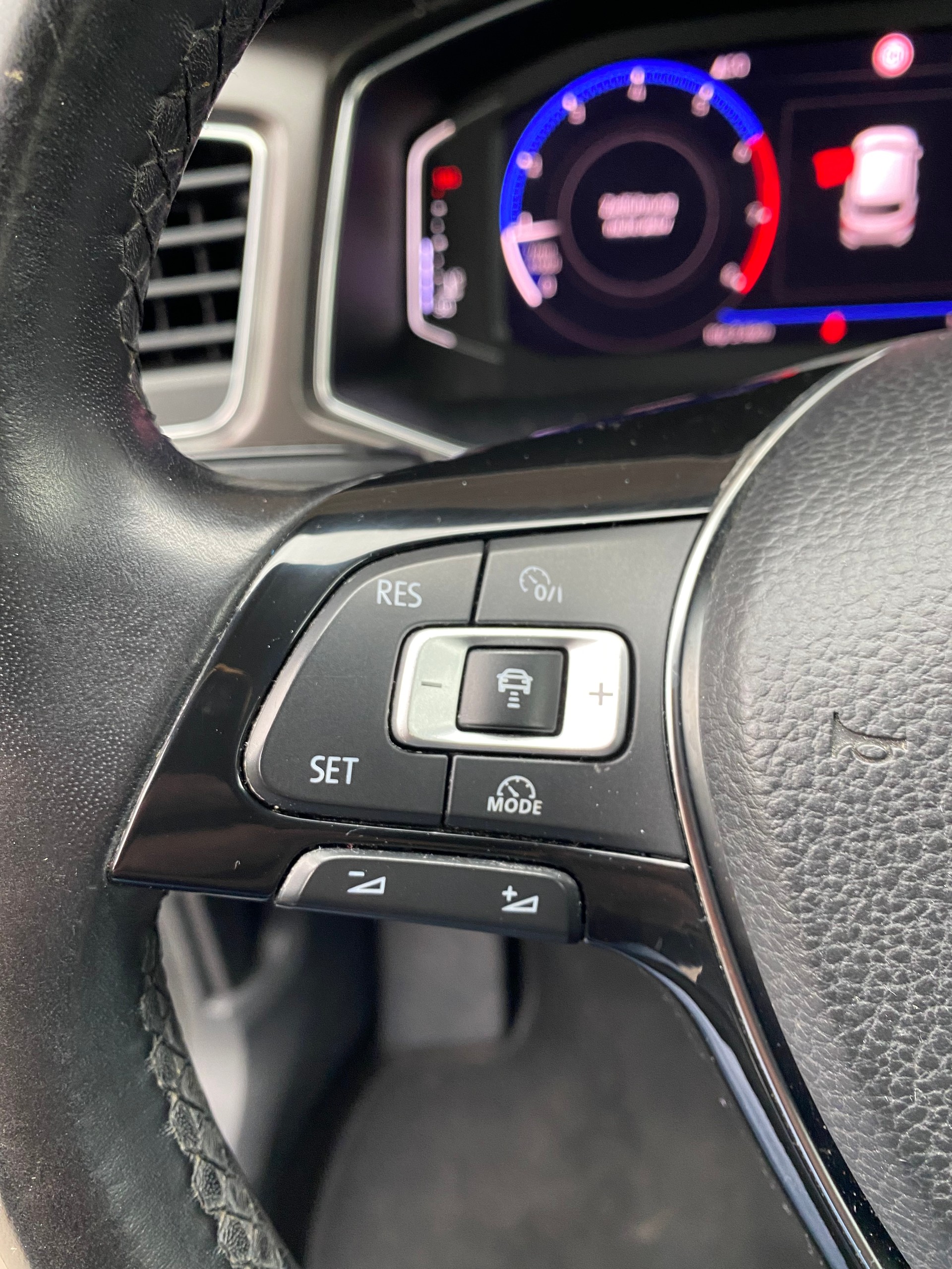 VW T-Roc 1.0 TSI Advance-image-10