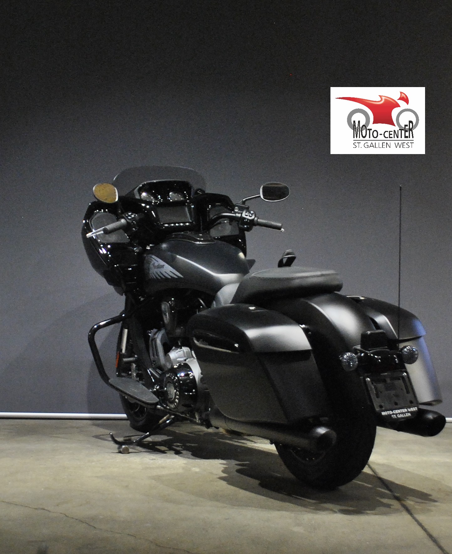 INDIAN Challenger Dark Horse-showroom-element-3