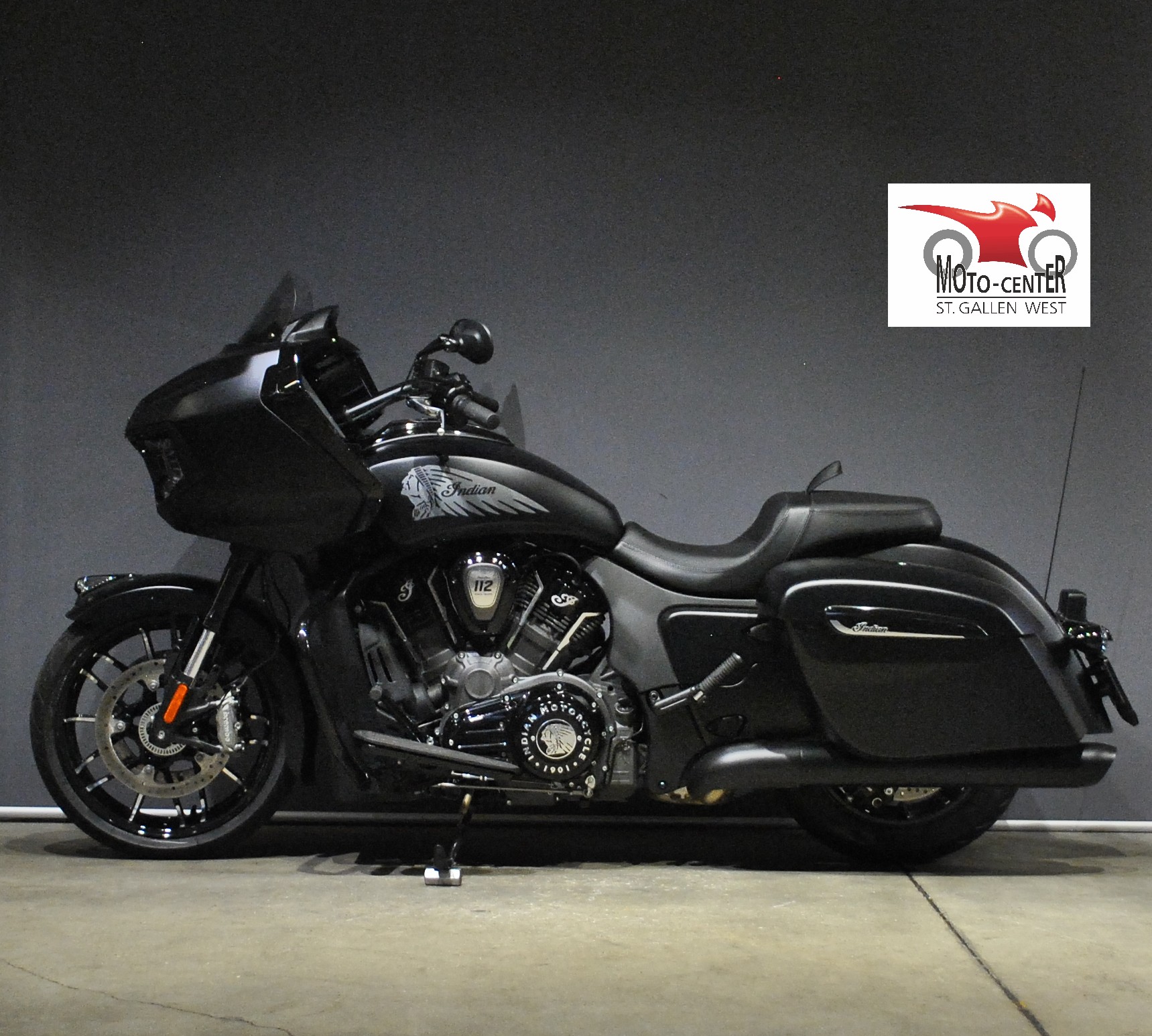 INDIAN Challenger Dark Horse-showroom-element-2