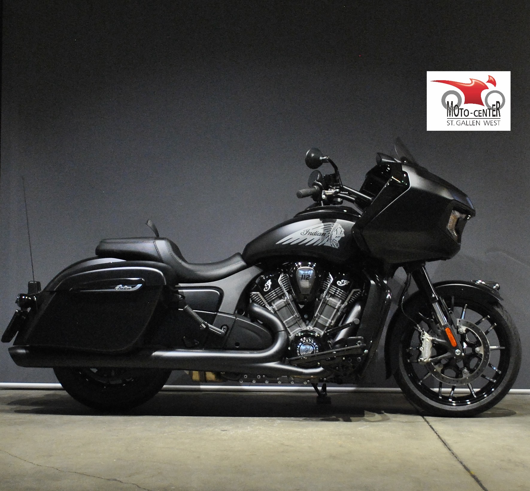 INDIAN Challenger Dark Horse-showroom-element-1