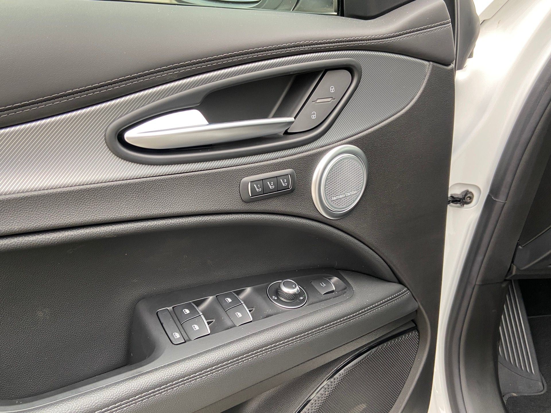 ALFA ROMEO Stelvio 2.0 Veloce Pack Premium Sky Q4 AT8-image-9