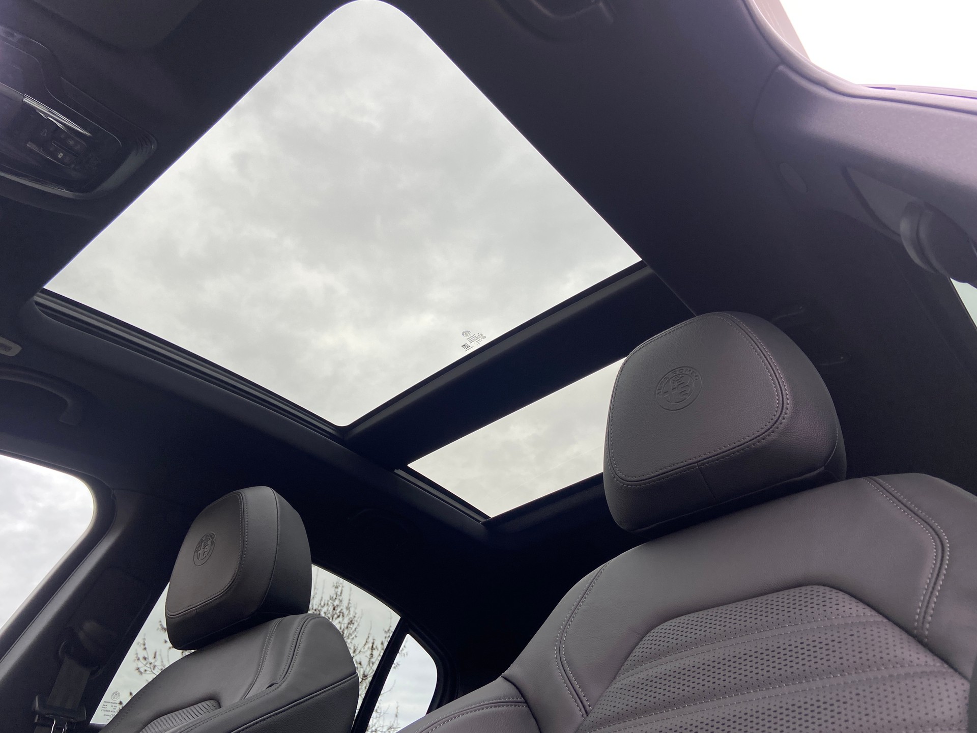 ALFA ROMEO Stelvio 2.0 Veloce Pack Premium Sky Q4 AT8-image-3