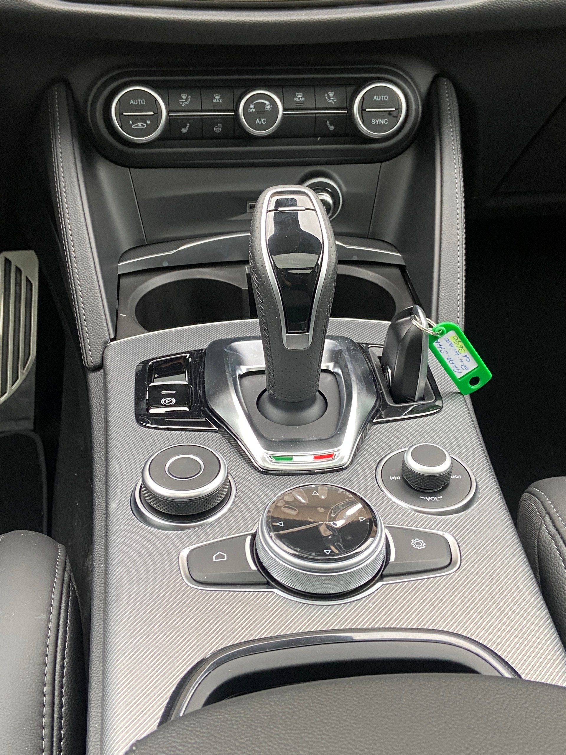 ALFA ROMEO Stelvio 2.0 Veloce Pack Premium Sky Q4 AT8-image-11