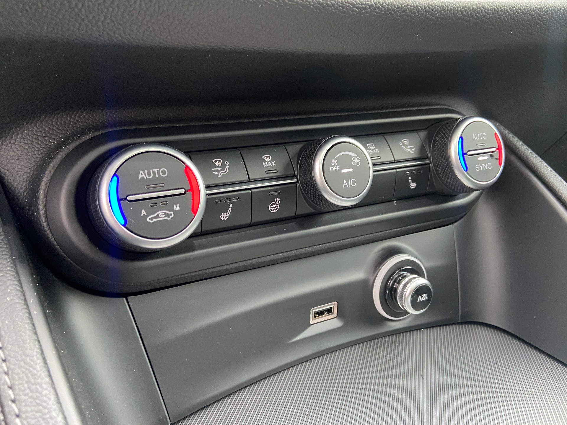 ALFA ROMEO Stelvio 2.0 Veloce Pack Premium Sky Q4 AT8-image-13