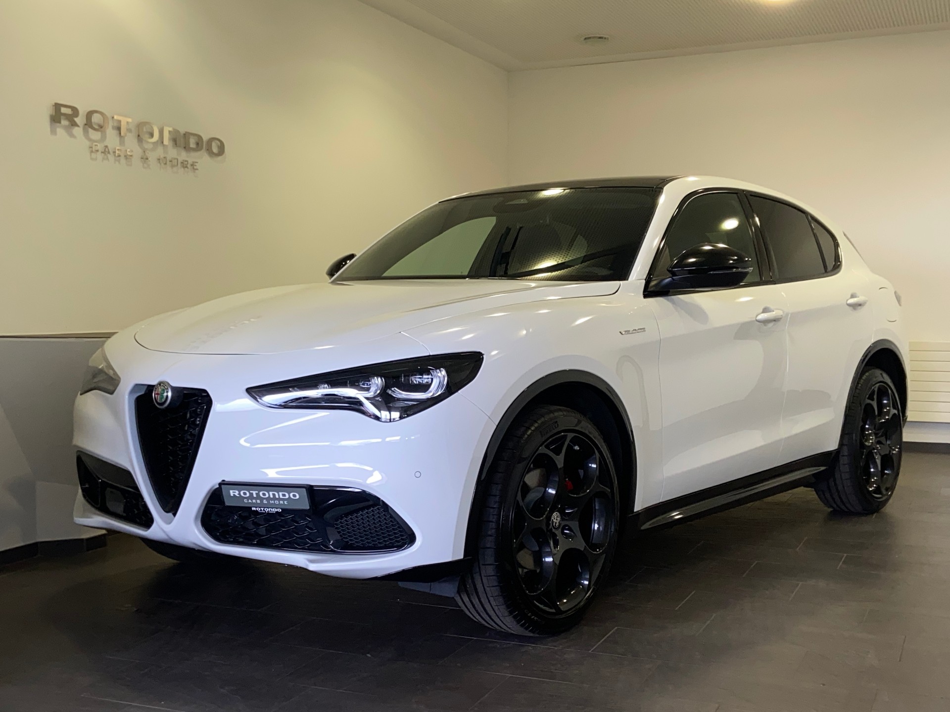 ALFA ROMEO Stelvio 2.0 Veloce Pack Premium Sky Q4 AT8-image-0