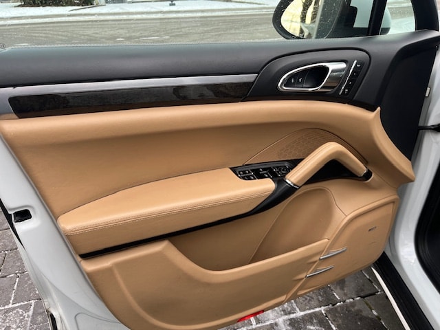 PORSCHE Cayenne S-image-10