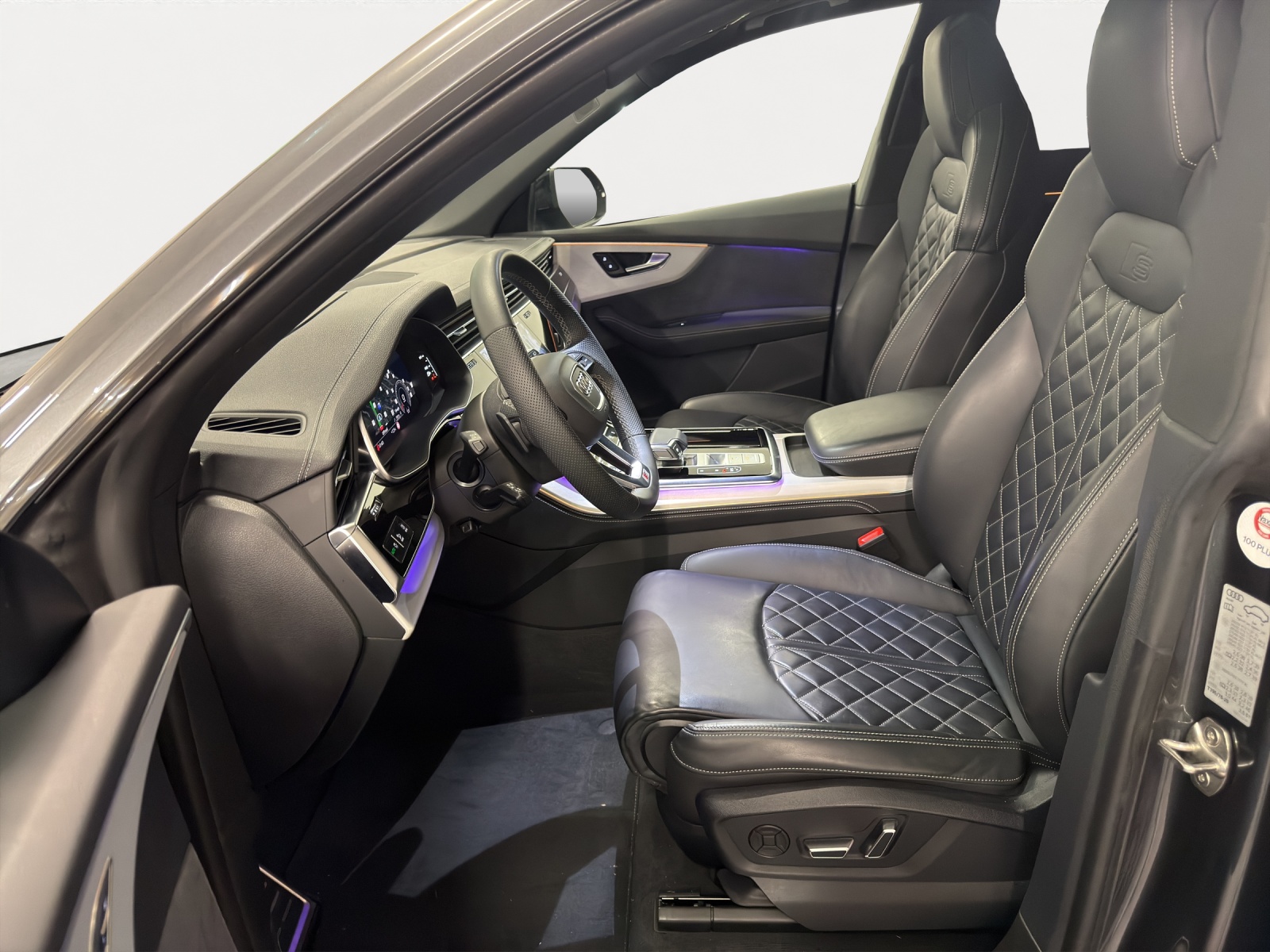 AUDI Q8 SUV 55 TFSI quattro tiptr 340PS-image-4