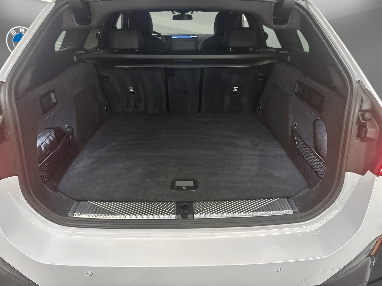 BMW 520d xDrive Touring M Sport-image-13