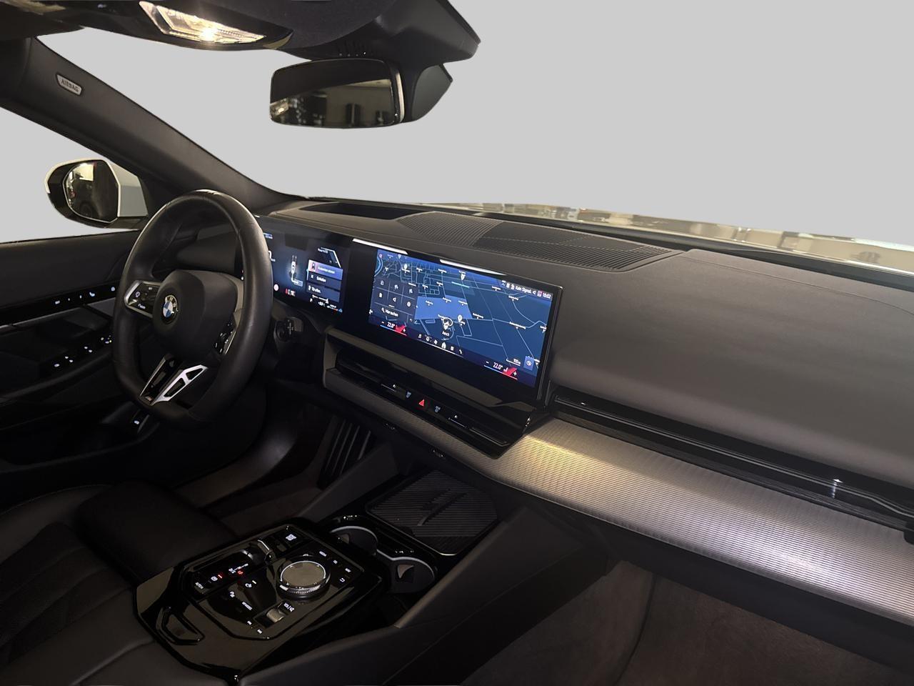 BMW 520d xDrive Touring M Sport-image-18