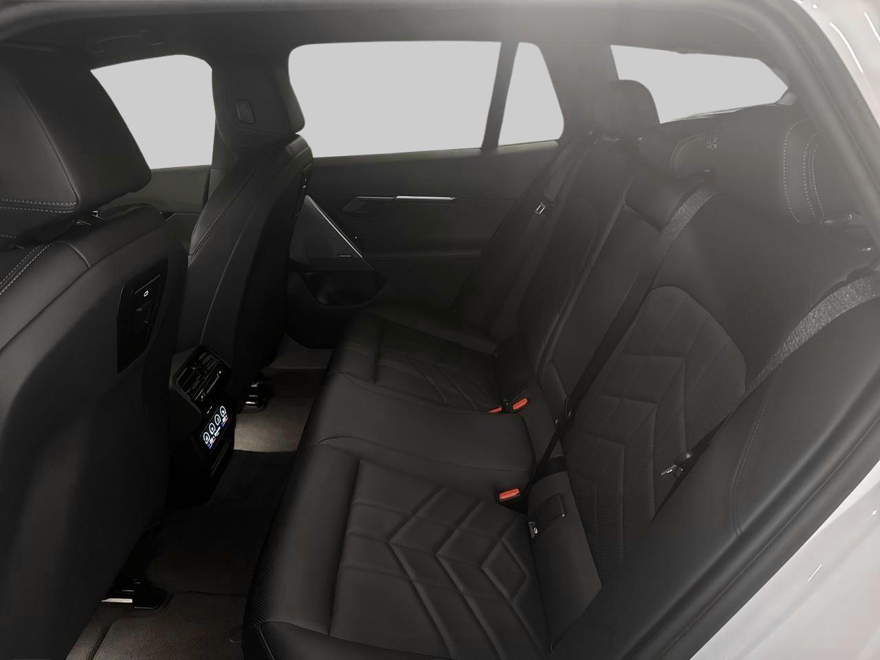 BMW 520d xDrive Touring M Sport-image-12