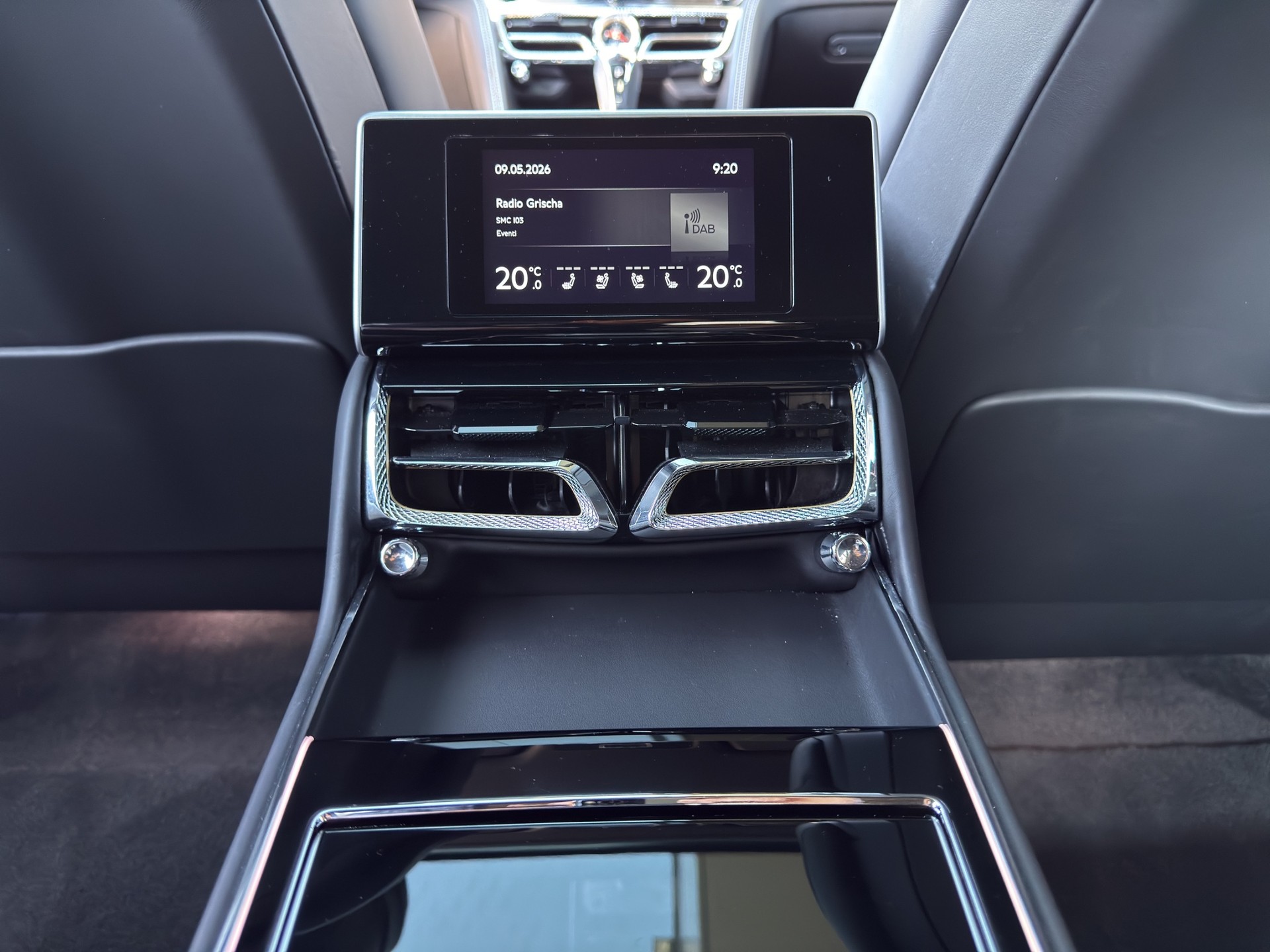 BENTLEY Flying Spur 4.0 V8 Azure-image-11