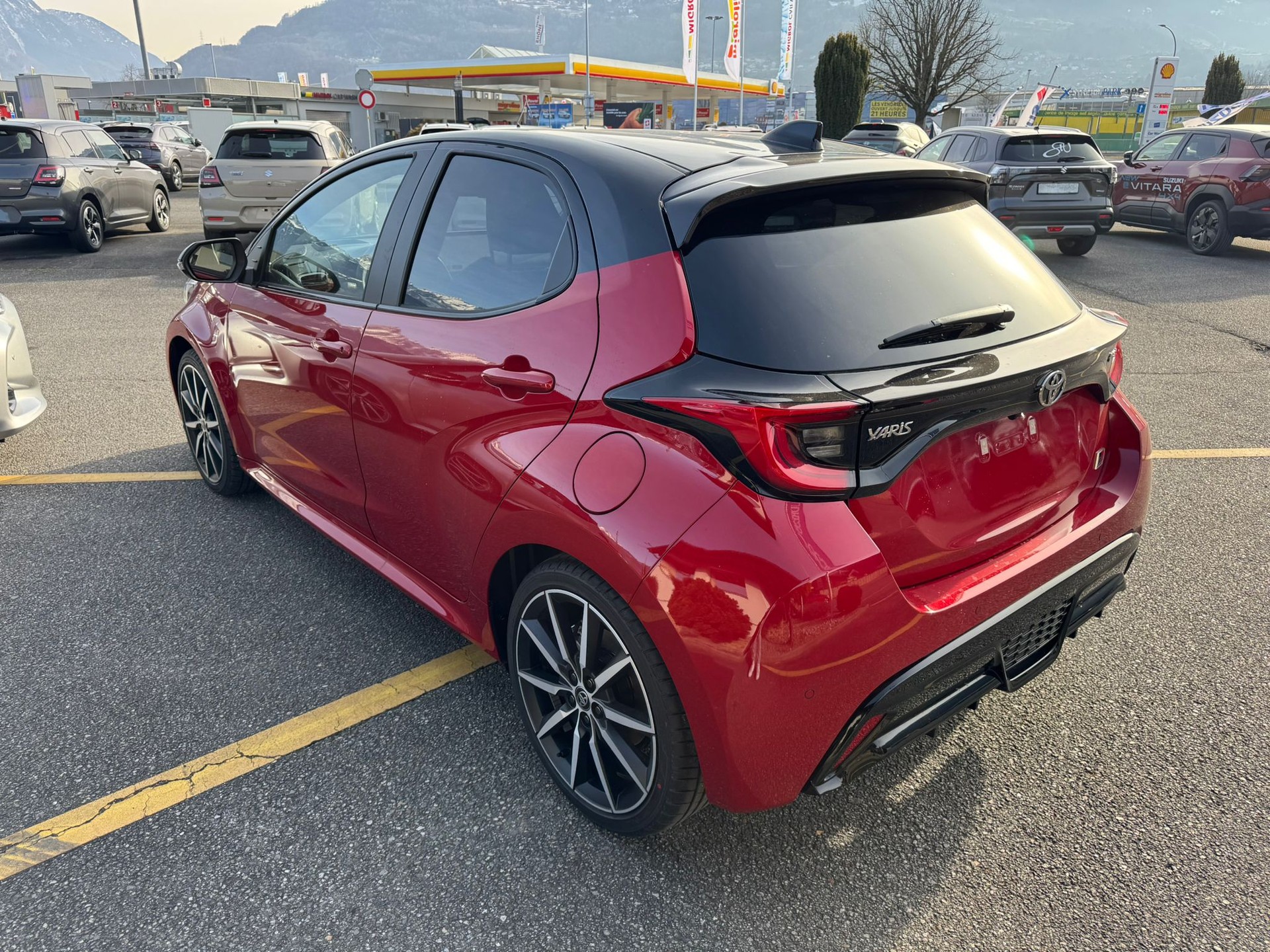 TOYOTA Yaris 1.5 GR Sport e-CVT-image-2