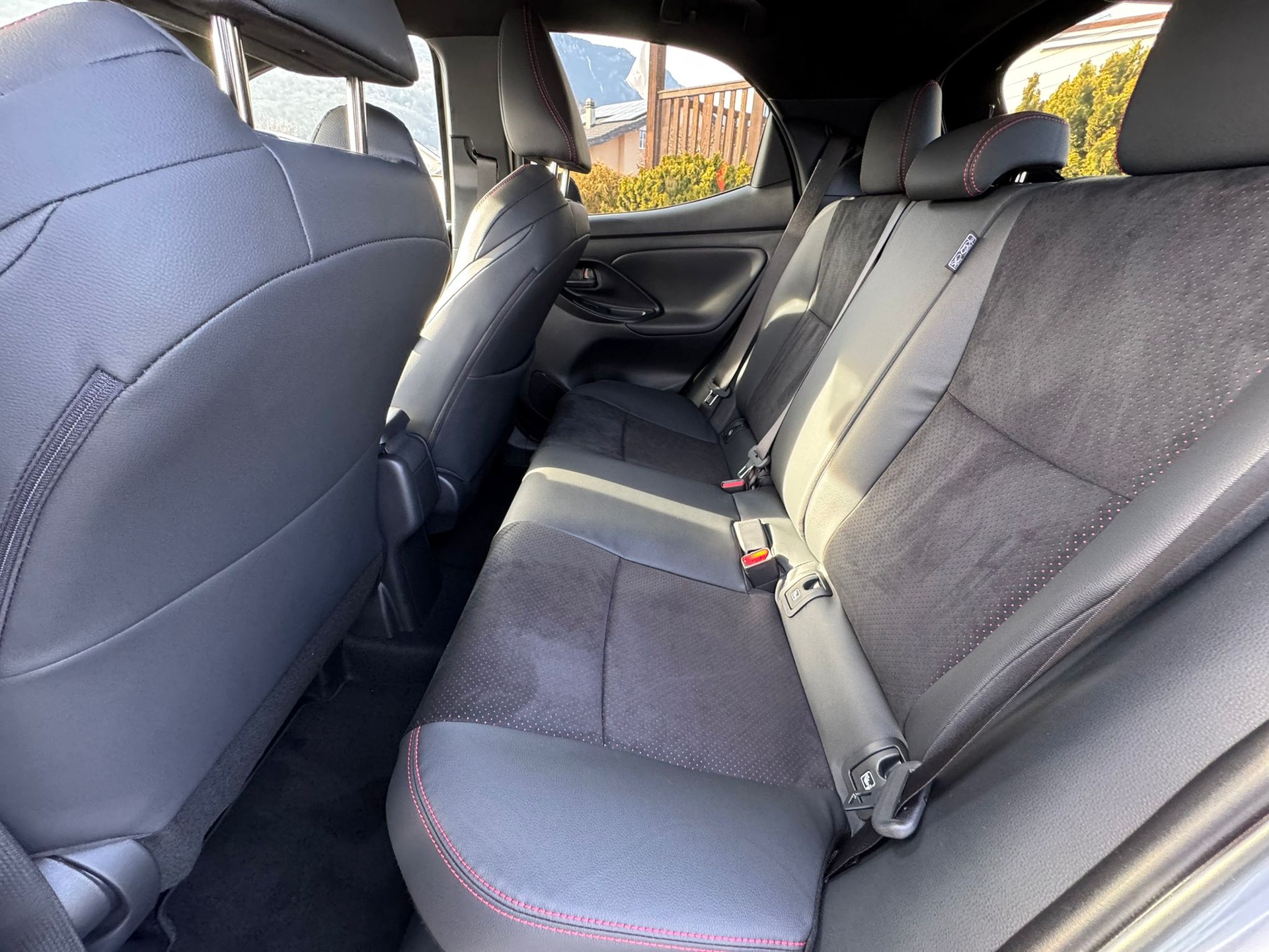 TOYOTA Yaris 1.5 GR Sport e-CVT-image-10