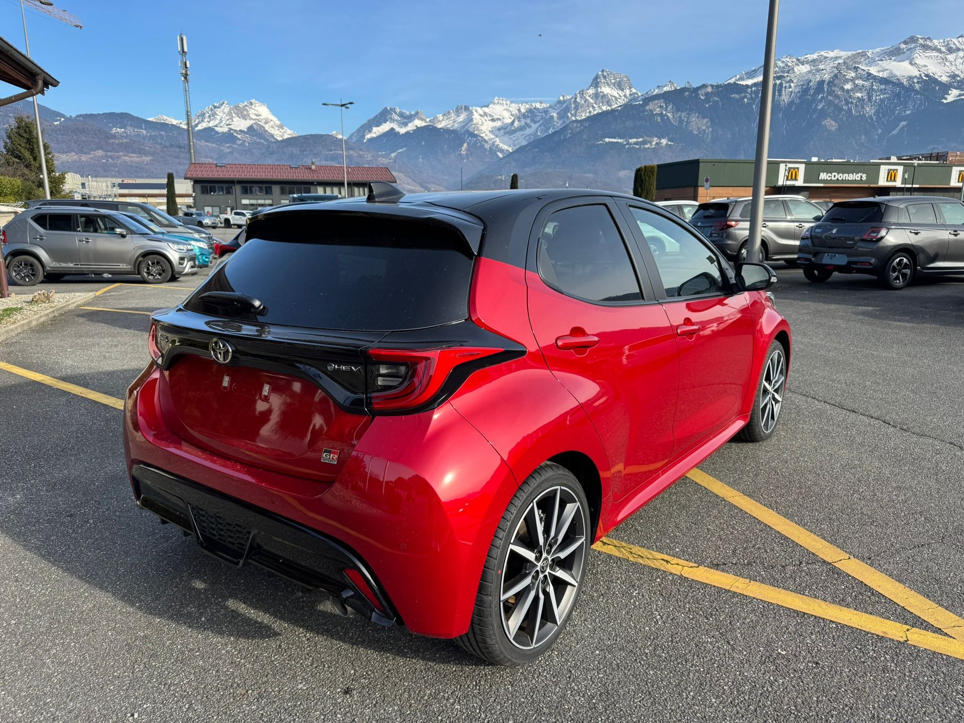 TOYOTA Yaris 1.5 GR Sport e-CVT-image-4