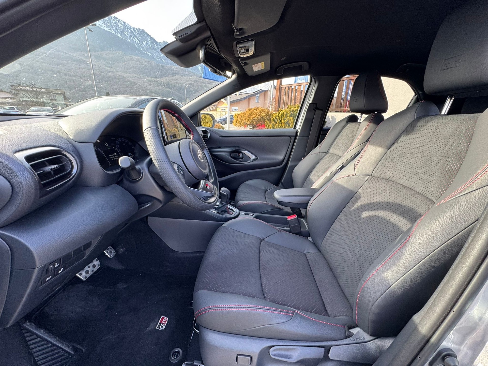 TOYOTA Yaris 1.5 GR Sport e-CVT-image-8